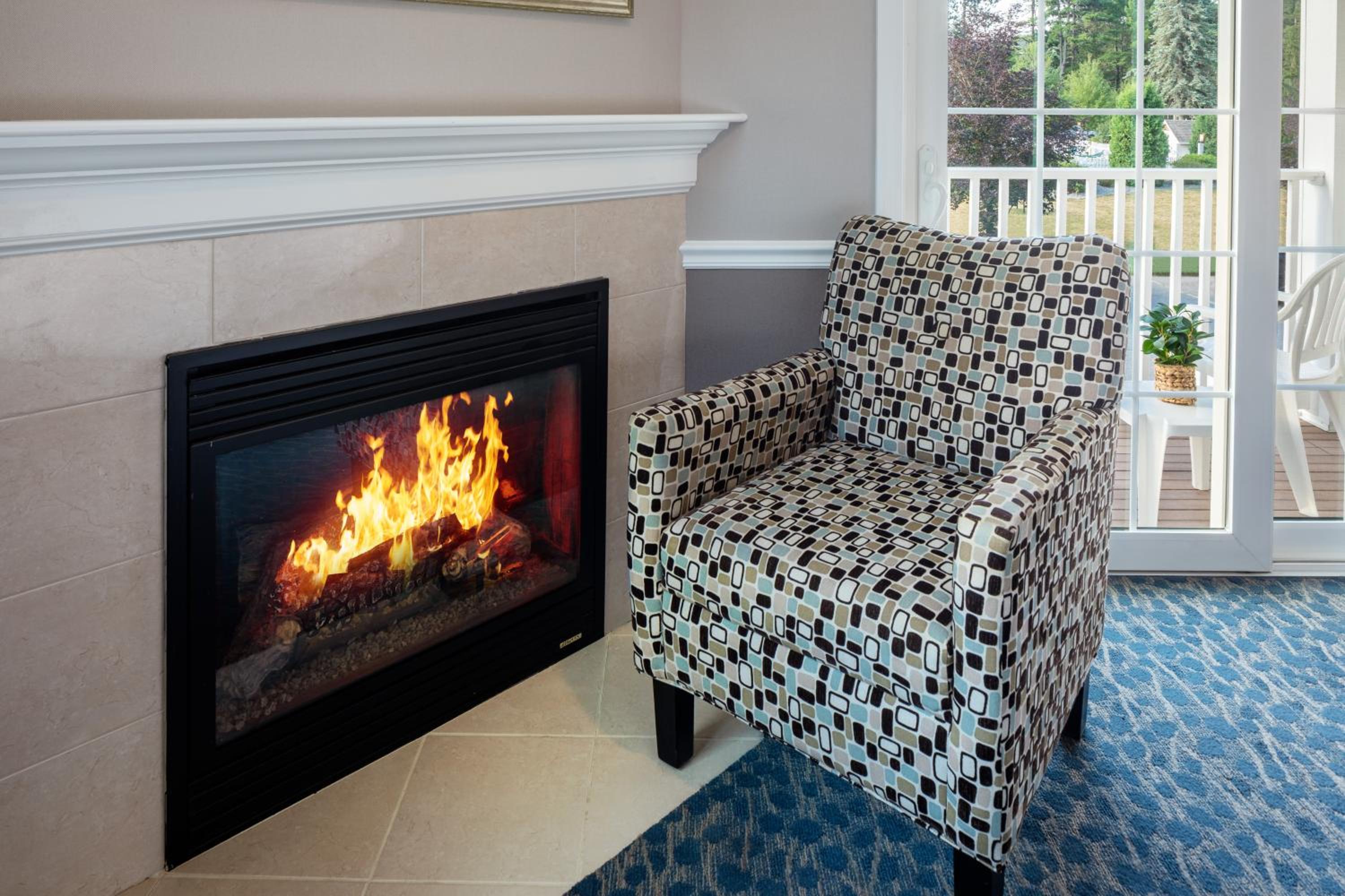 Luxury Suite, 1 King Bed, Jacuzzi and Fireplace  - Photo 4