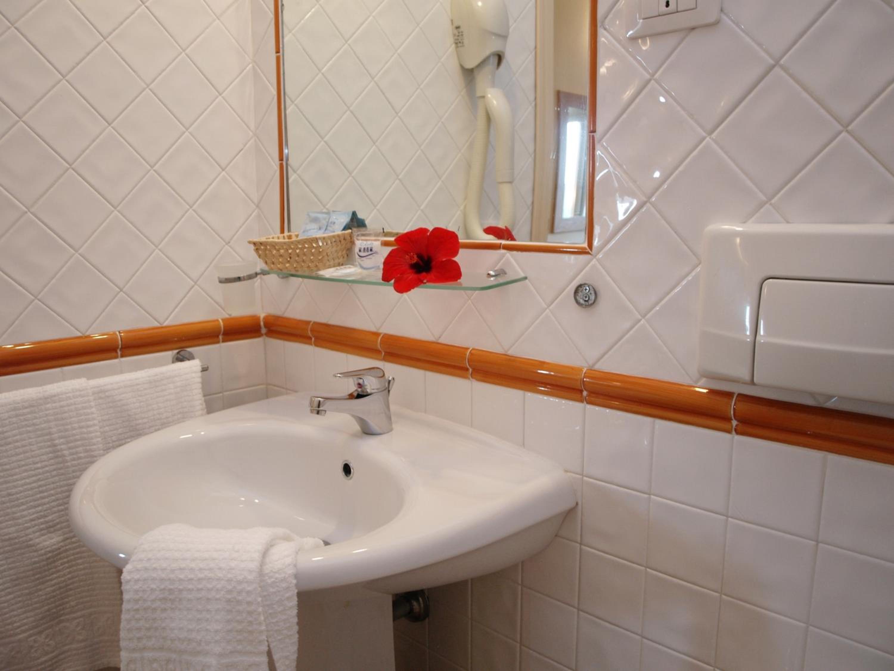 Double Room - Photo 9