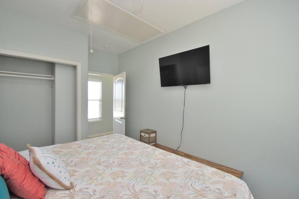 Four-Bedroom House photo 3