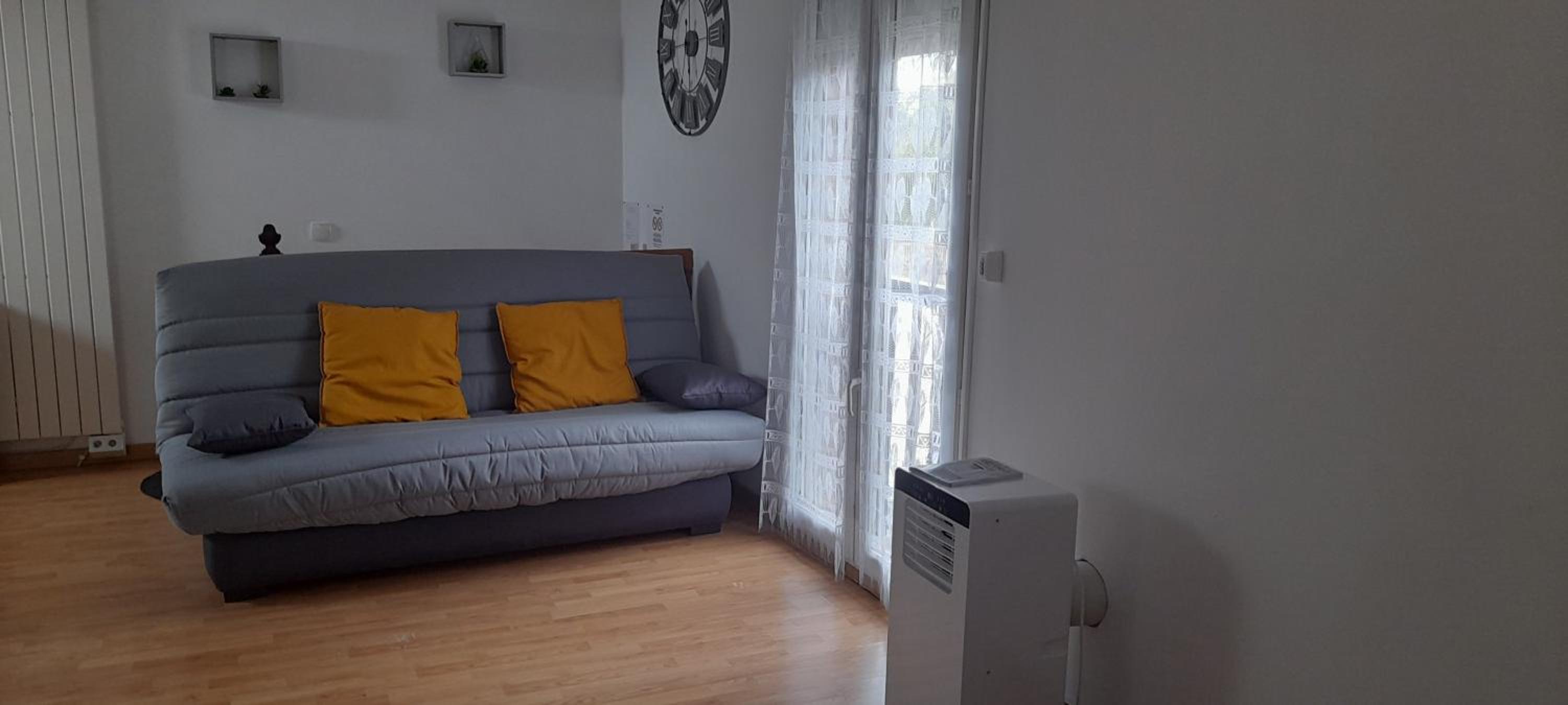 One-Bedroom House - Photo 20