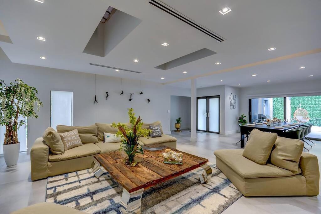 Seven-Bedroom House photo 1