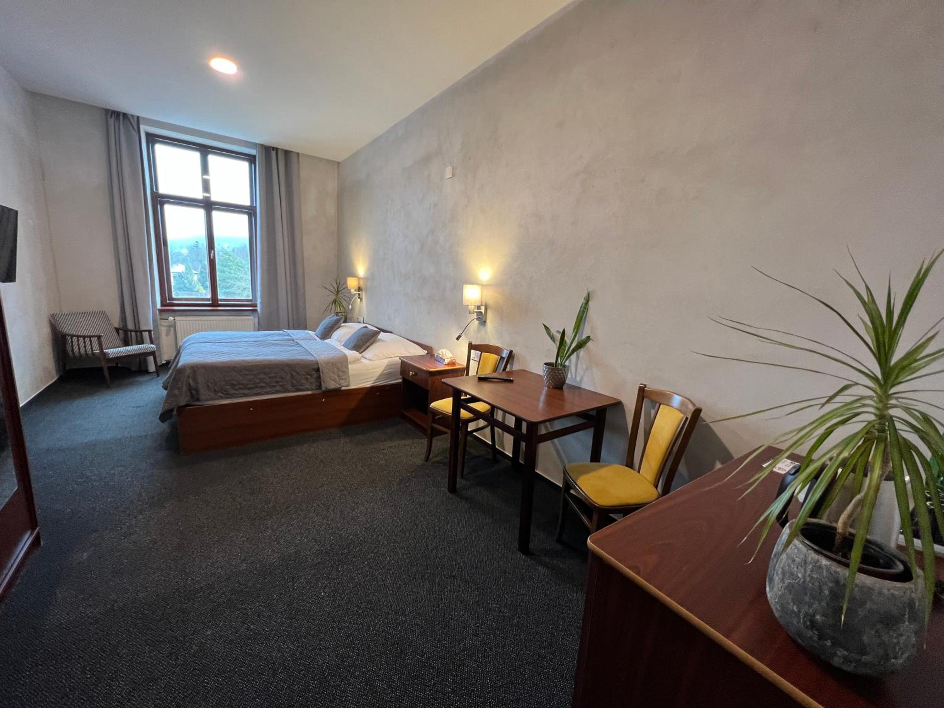 Economy Twin Room - Photo 2