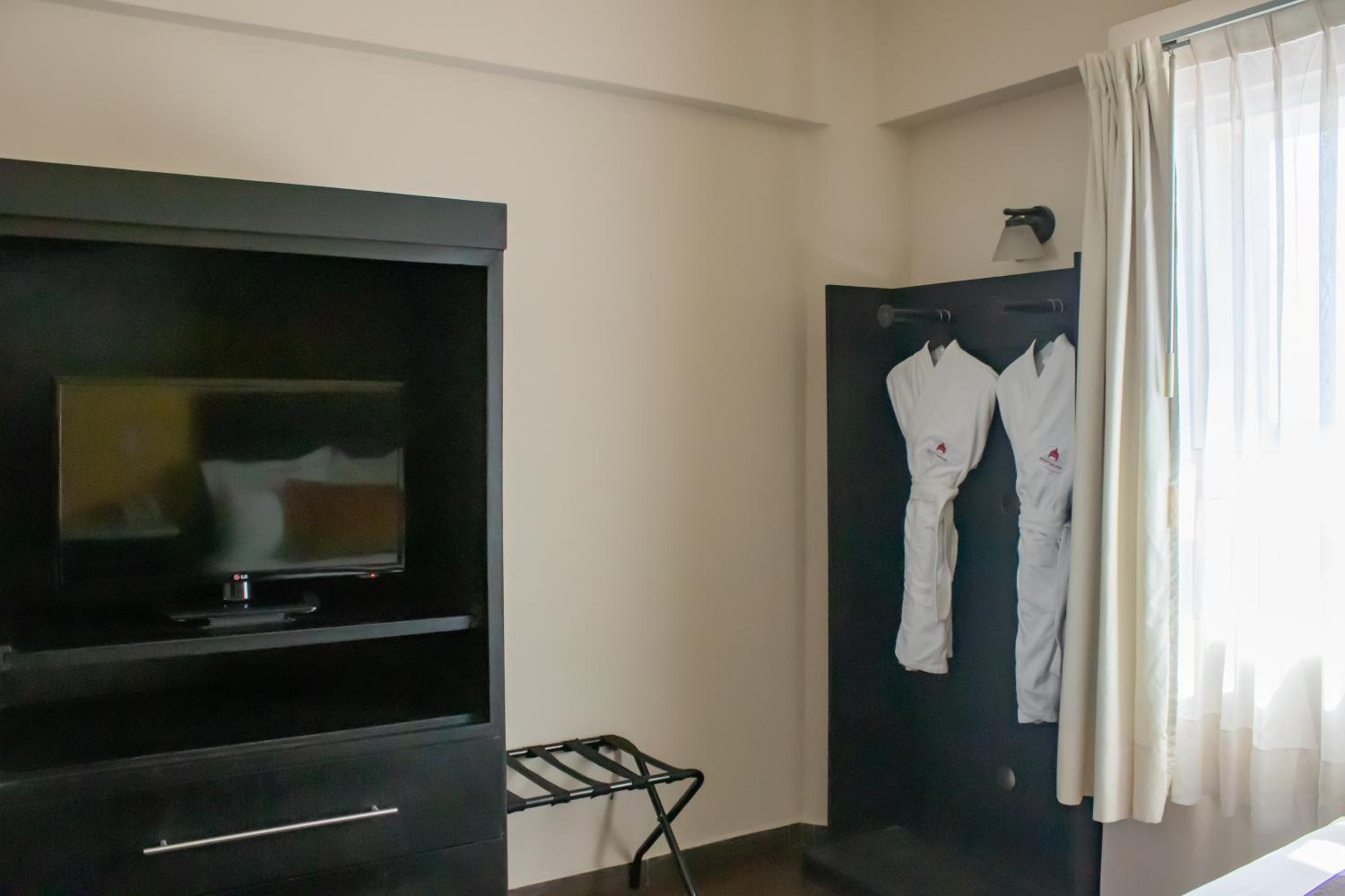 Standard Double Room - Photo 4