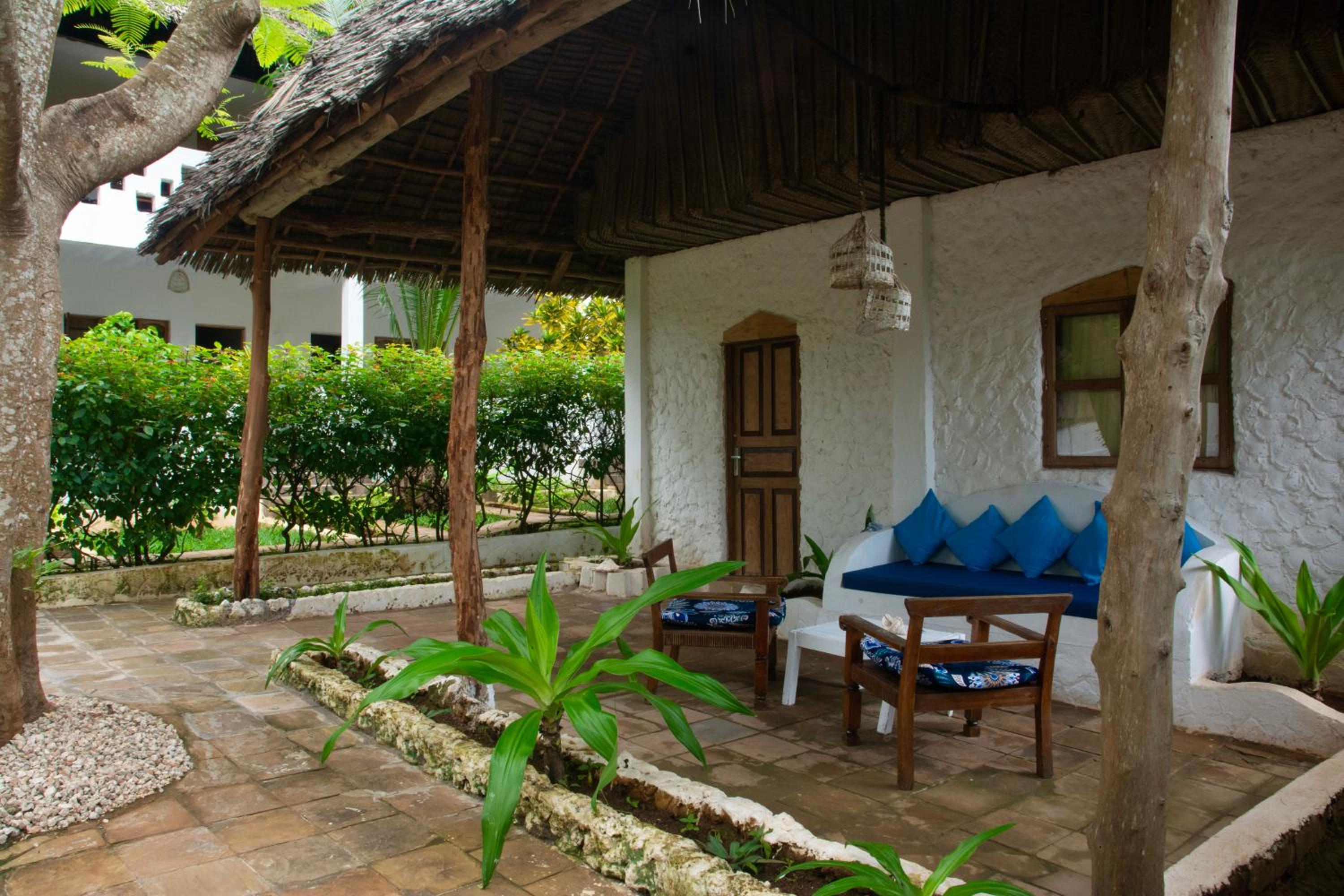 Deluxe Bungalow with Garden View photo 3