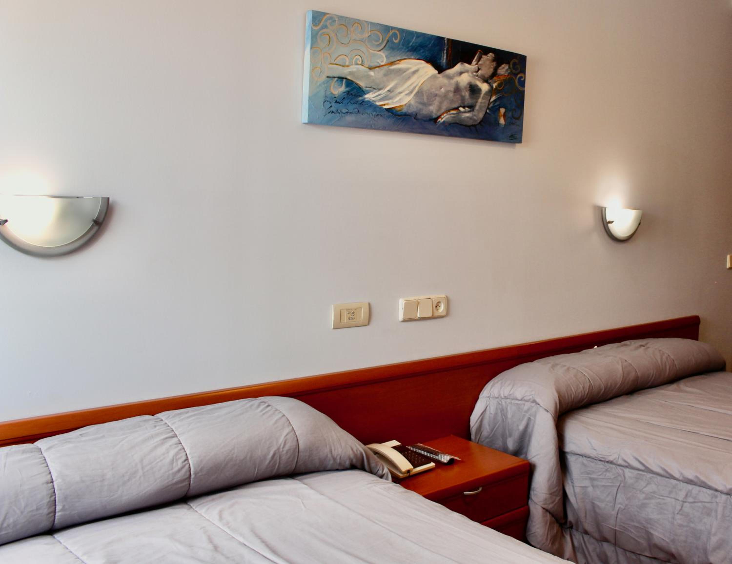 Twin Room - Disability Access photo 3