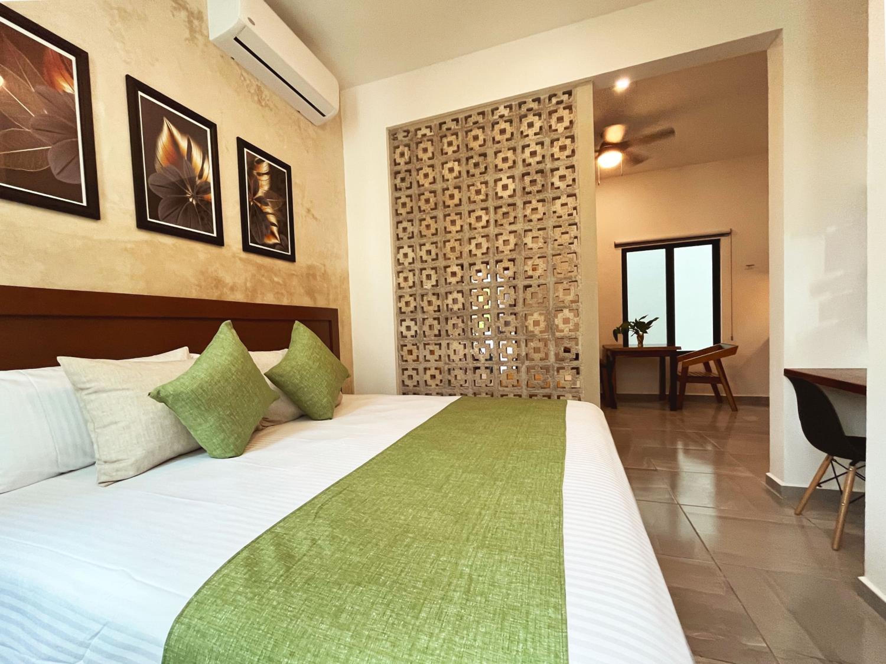 Superior Queen Room with Two Queen Beds photo 3