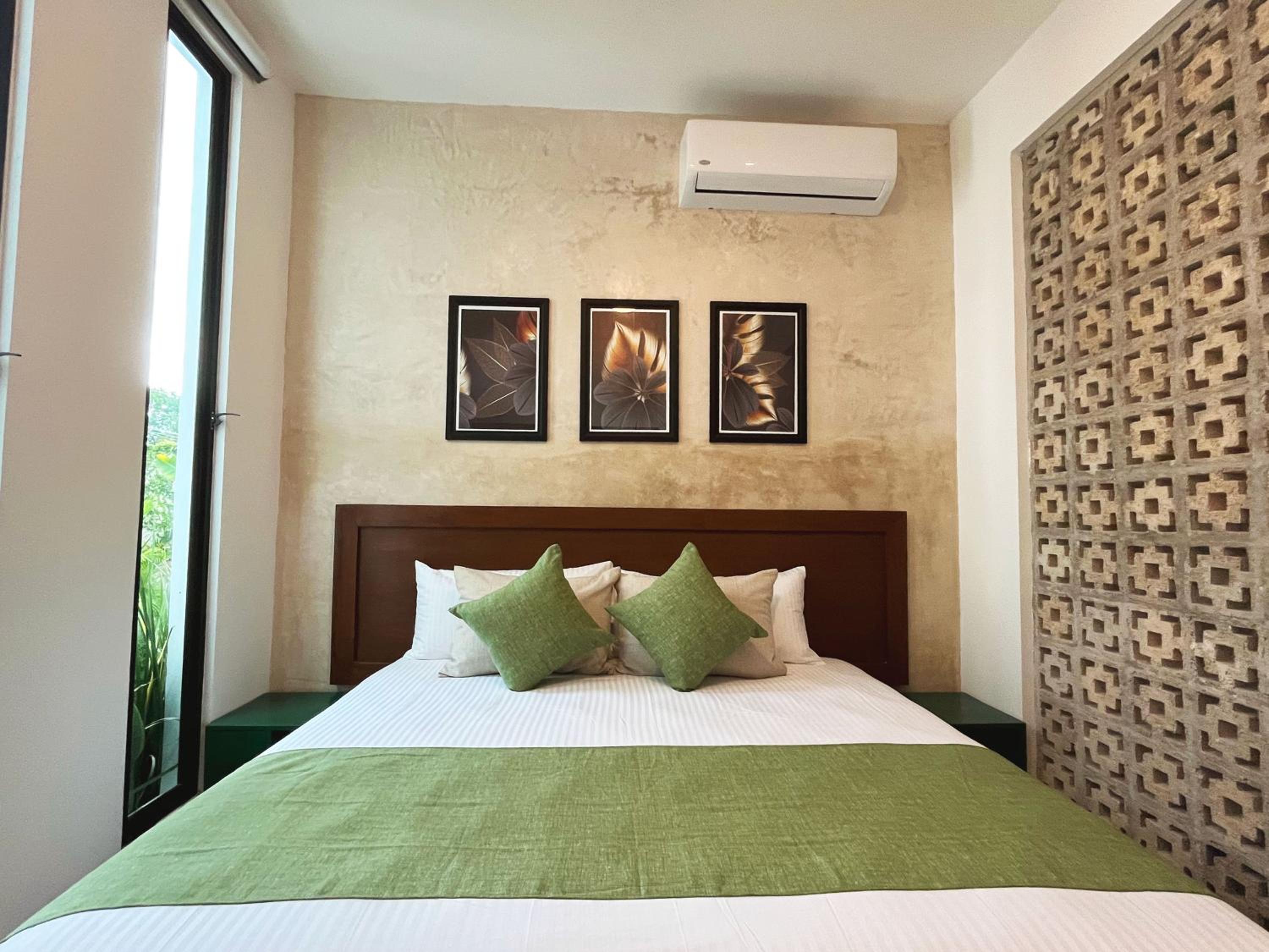 Superior Queen Room with Two Queen Beds photo 2