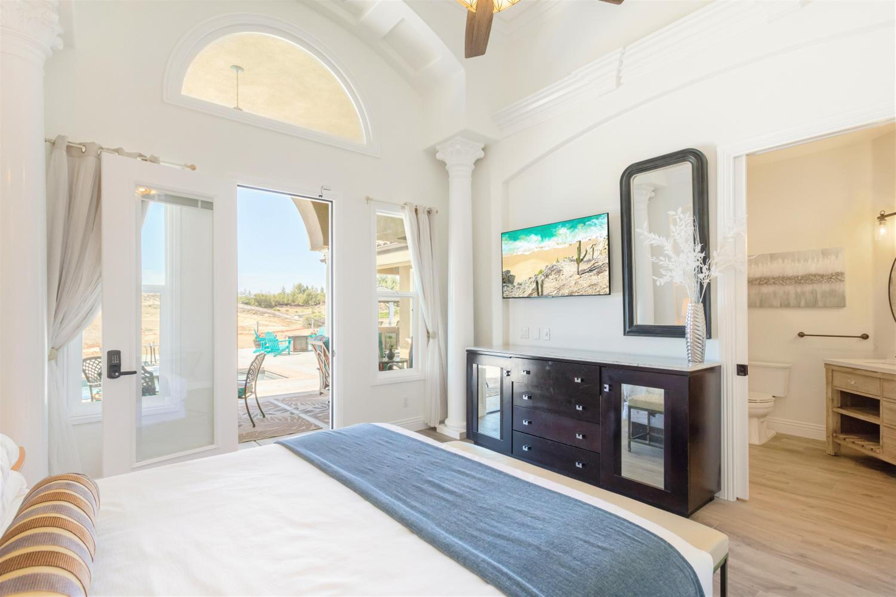 King Suite with Pool View - Photo 1