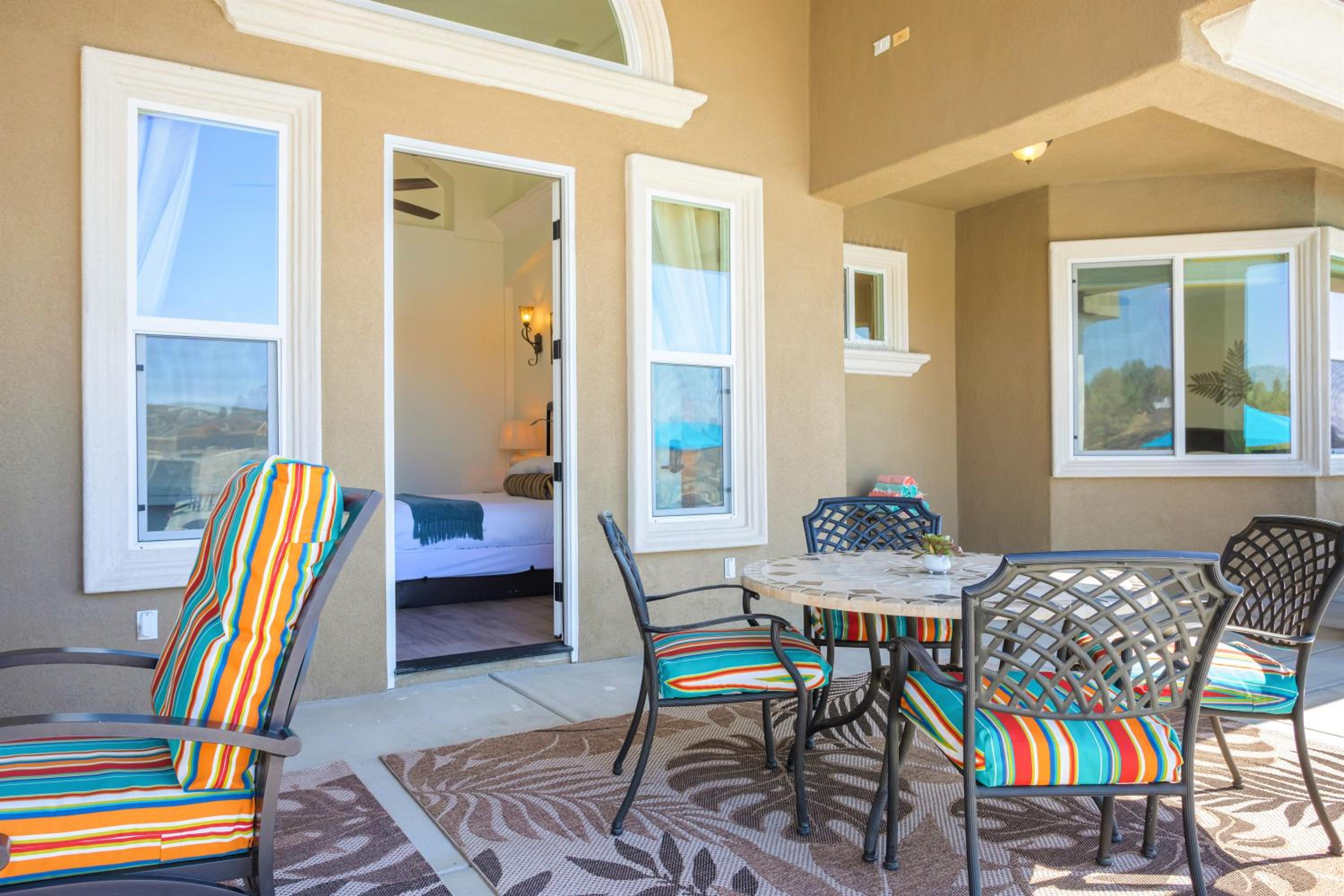 King Suite with Pool View - Photo 3