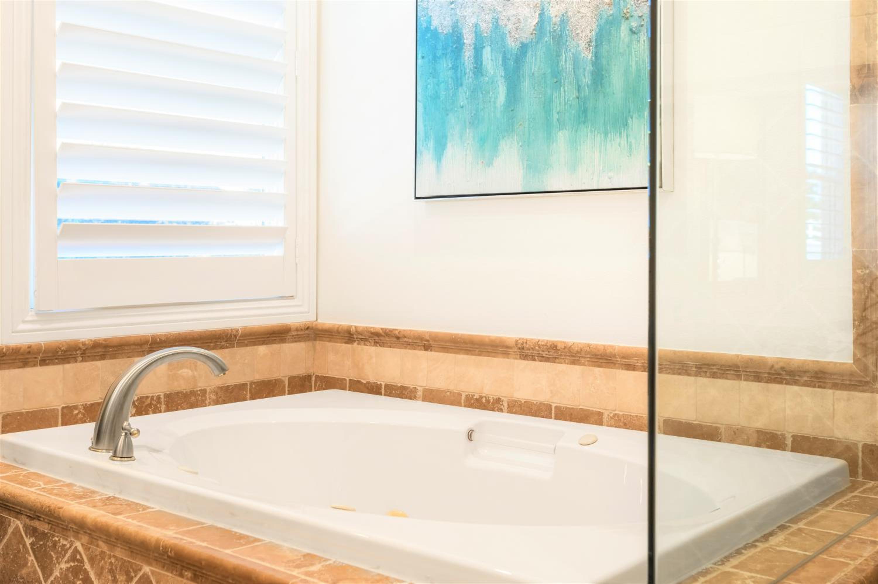 King Suite with Spa Bath - Photo 7