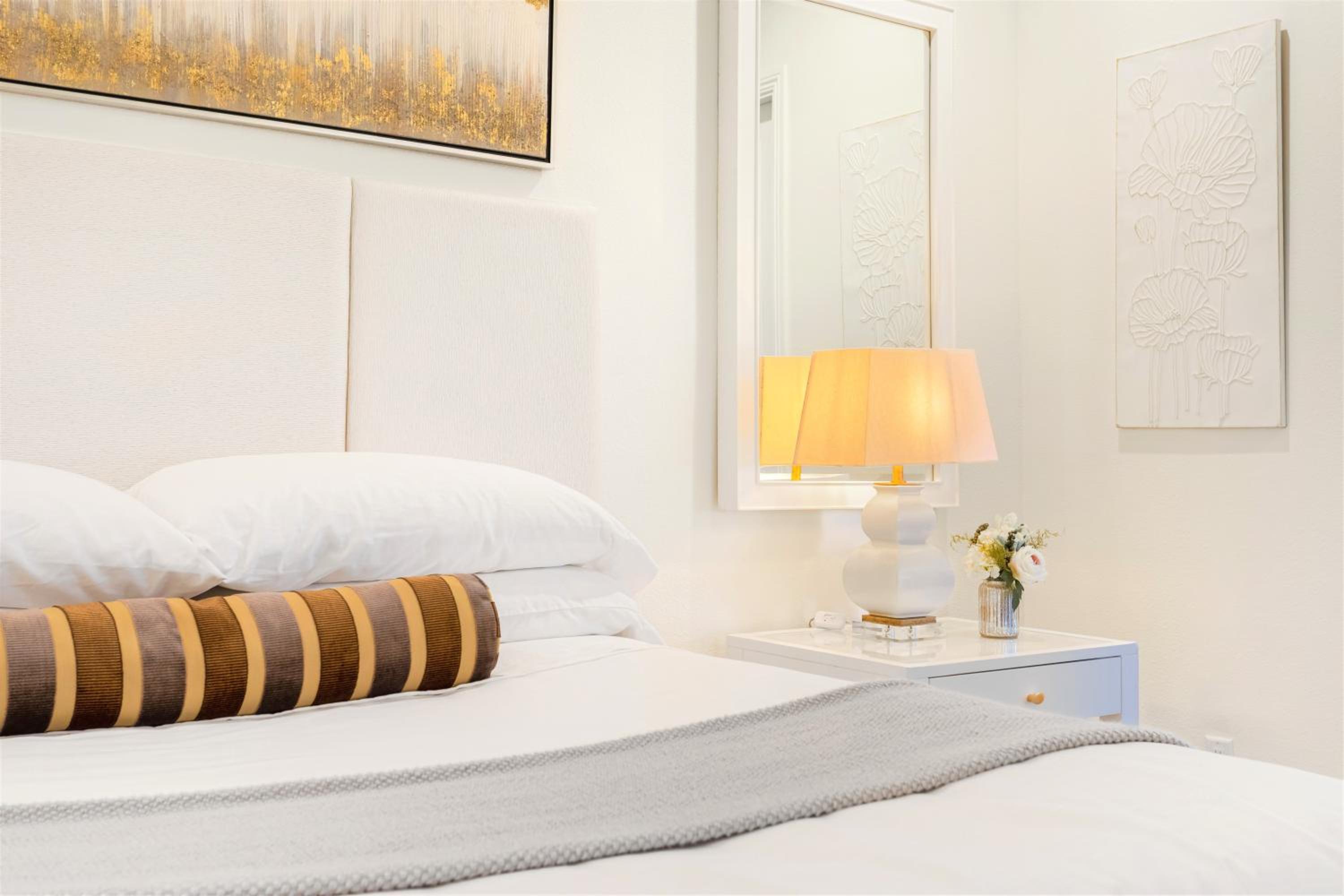 King Suite - Photo 2