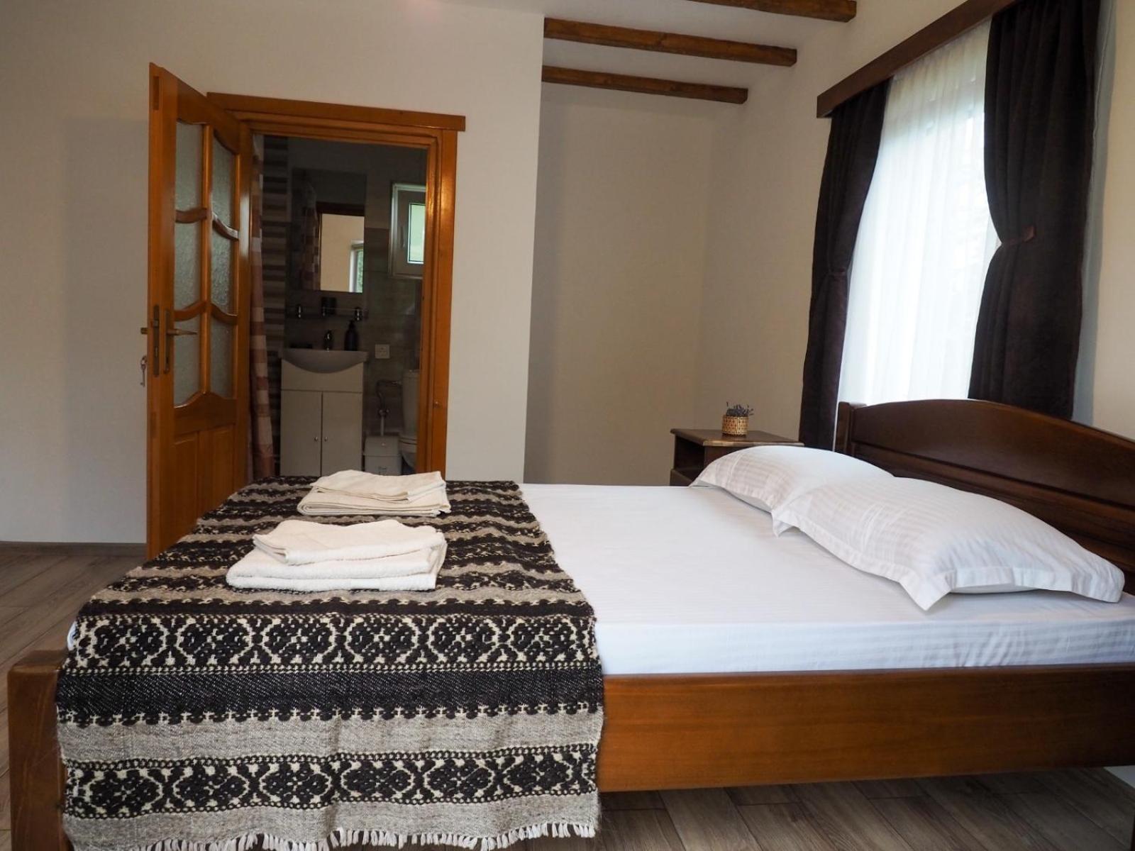 Double Room - Photo 7