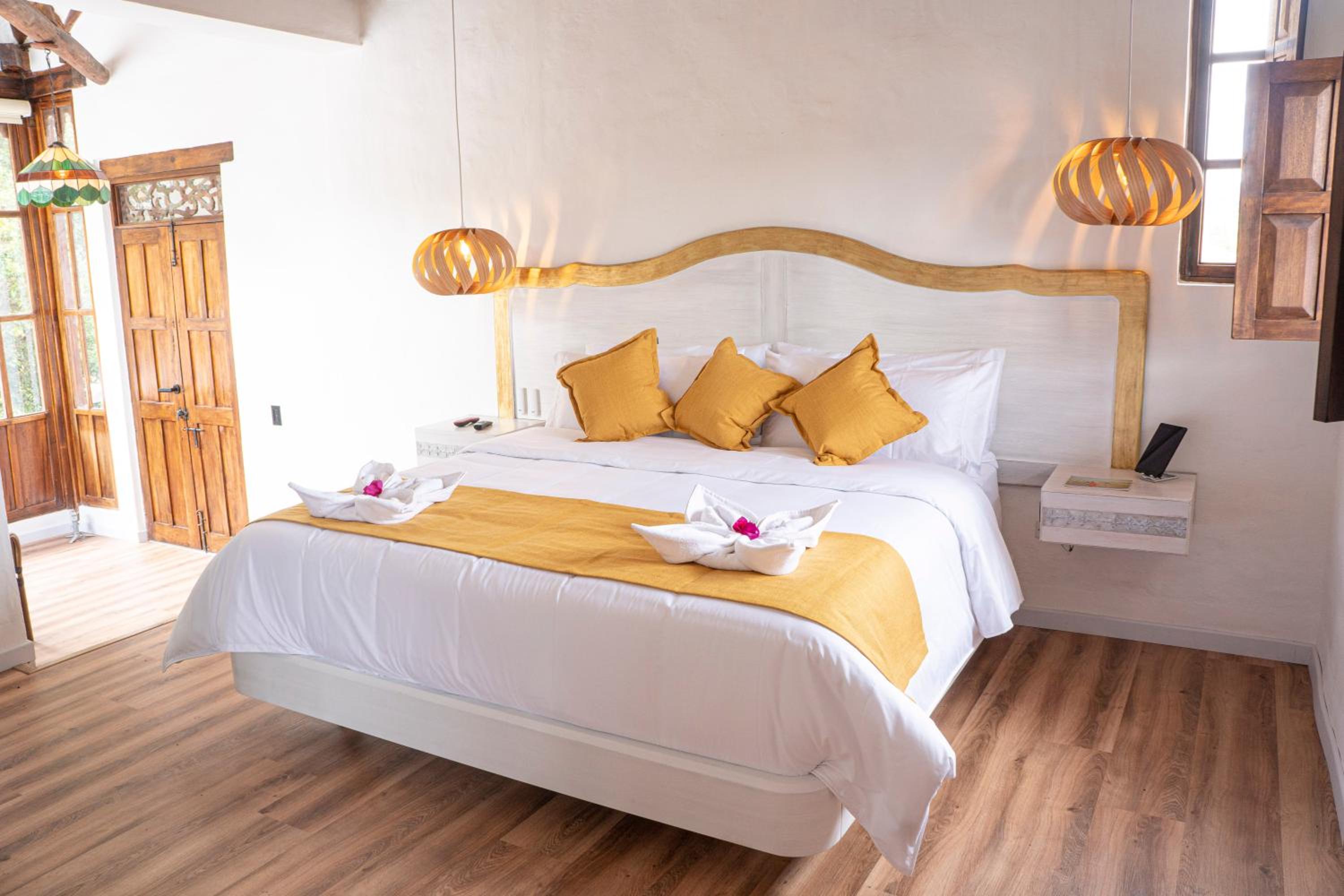 Deluxe King Suite photo 2