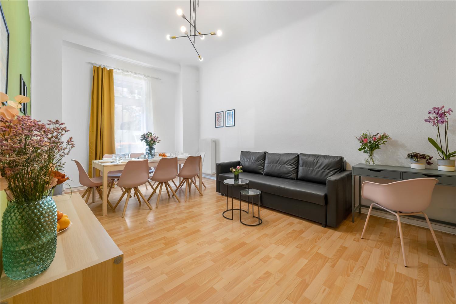 Four-Bedroom Apartment photo 2