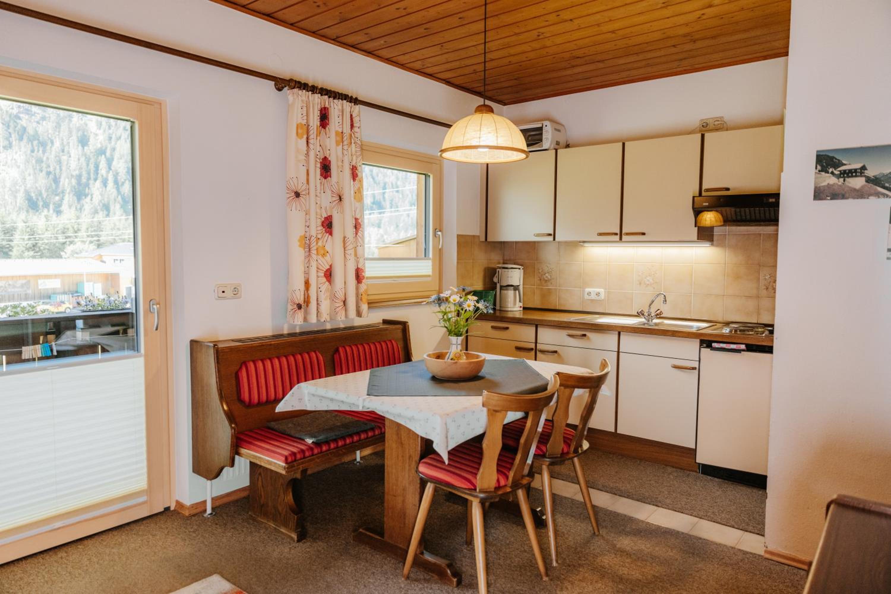 Two-Bedroom Apartment with Mountain View photo 3
