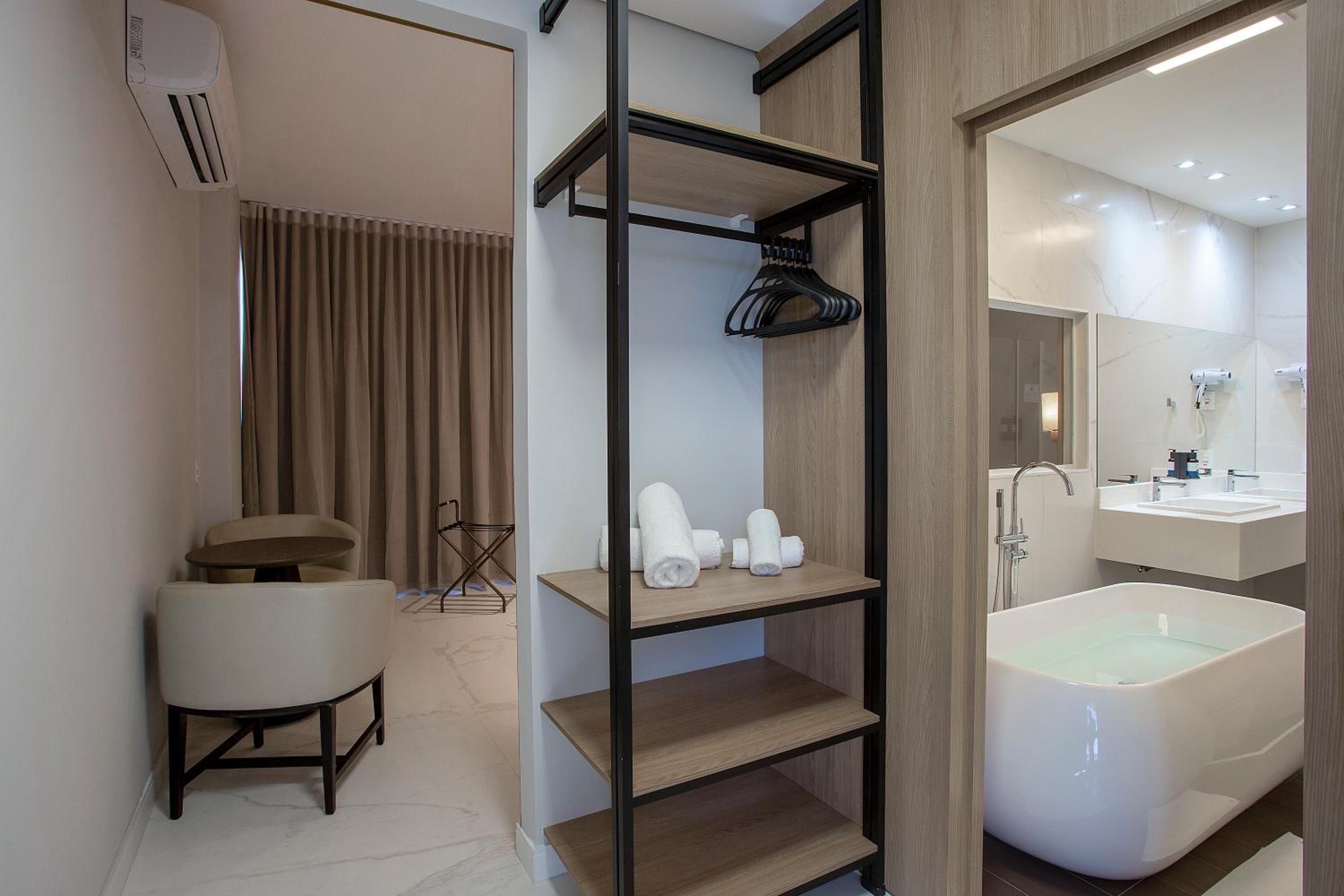 Suite - Photo 2