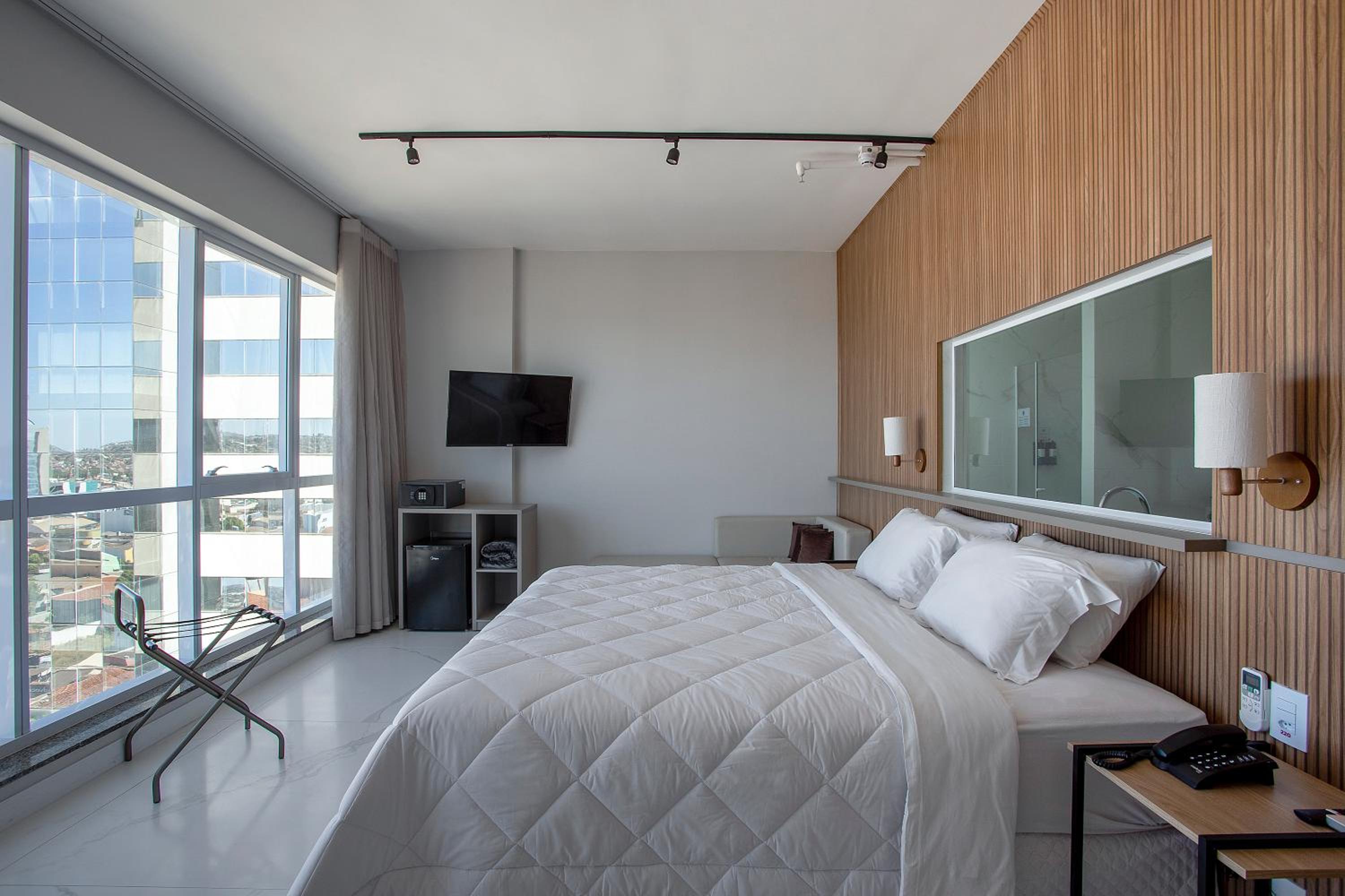 Suite - Photo 12