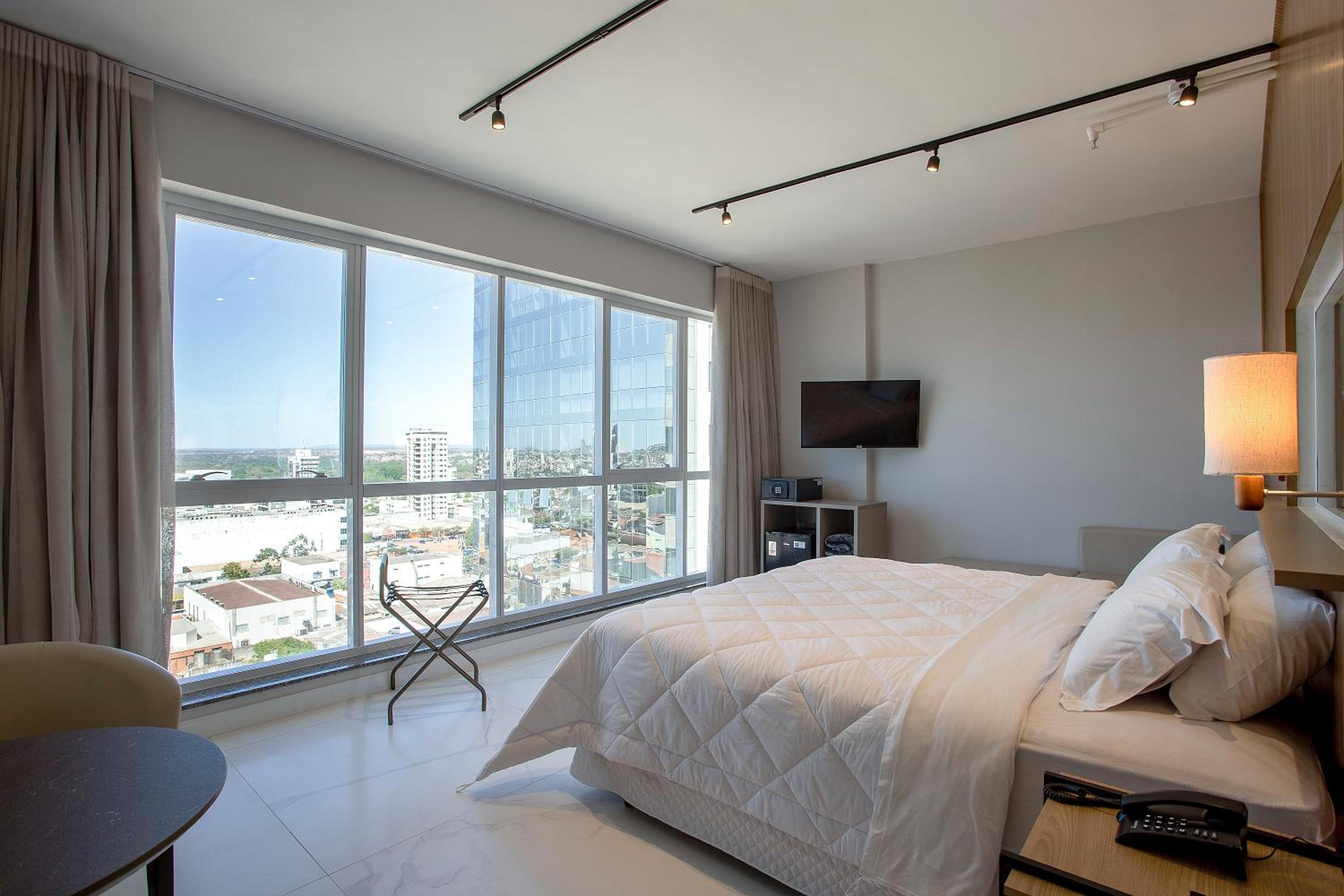 Suite - Photo 10