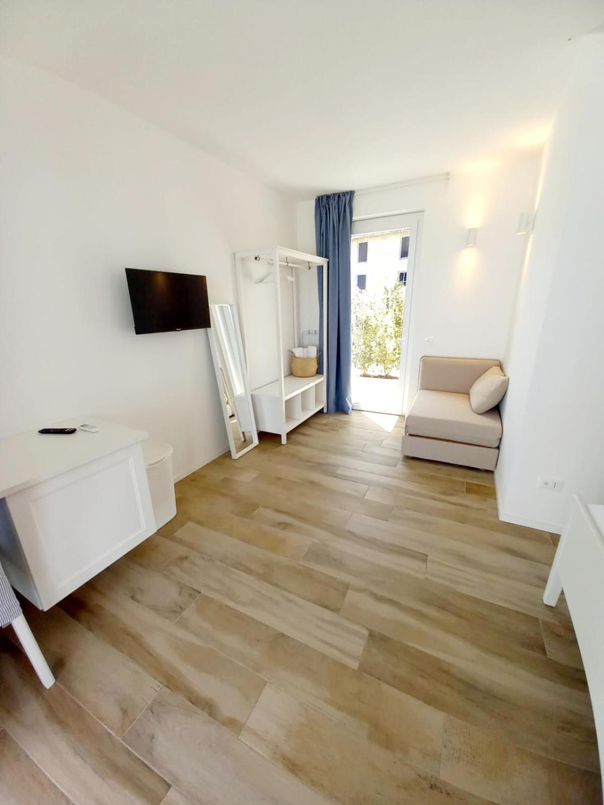 Deluxe Double Room with Balcony and Sea View
