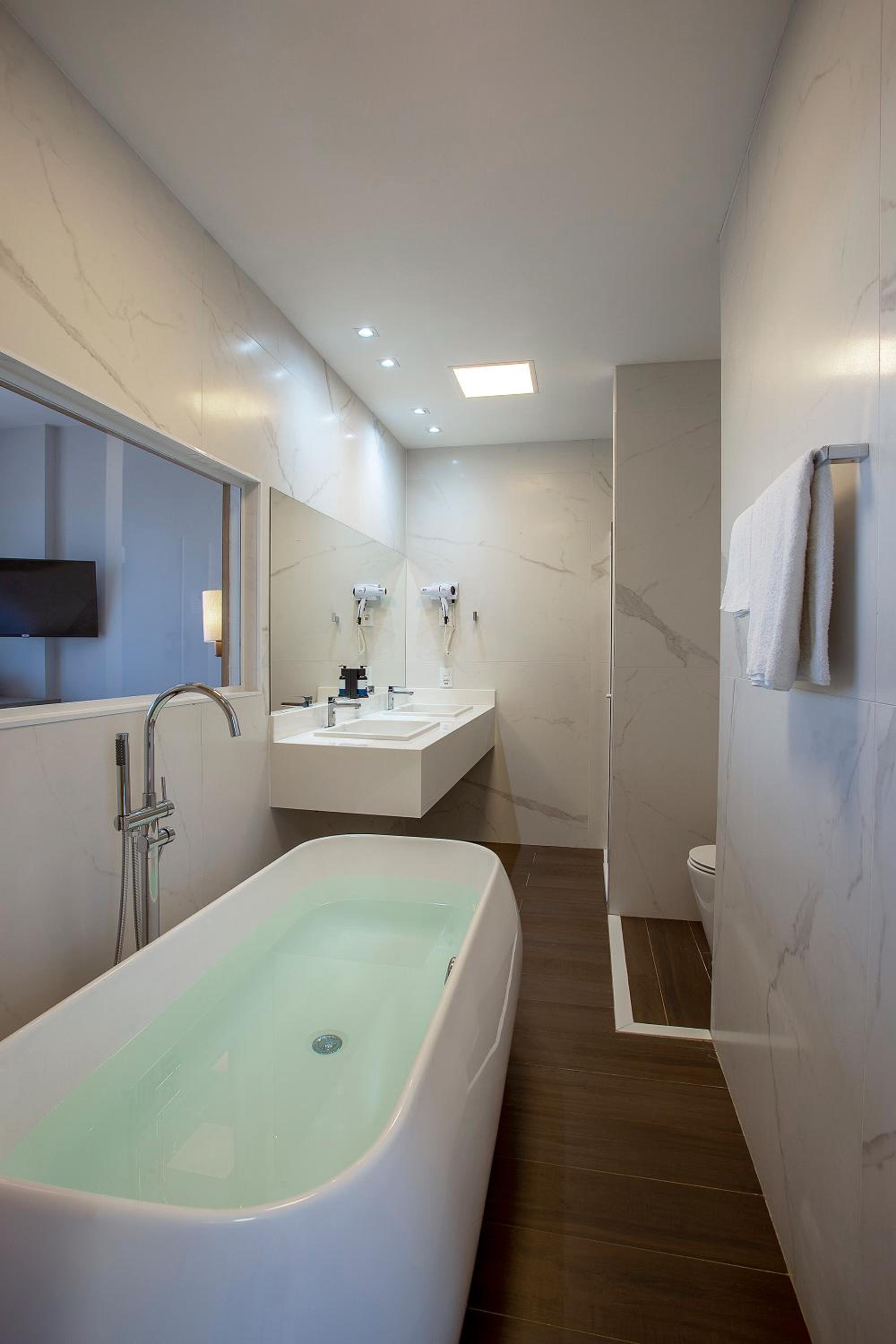 Suite - Photo 7