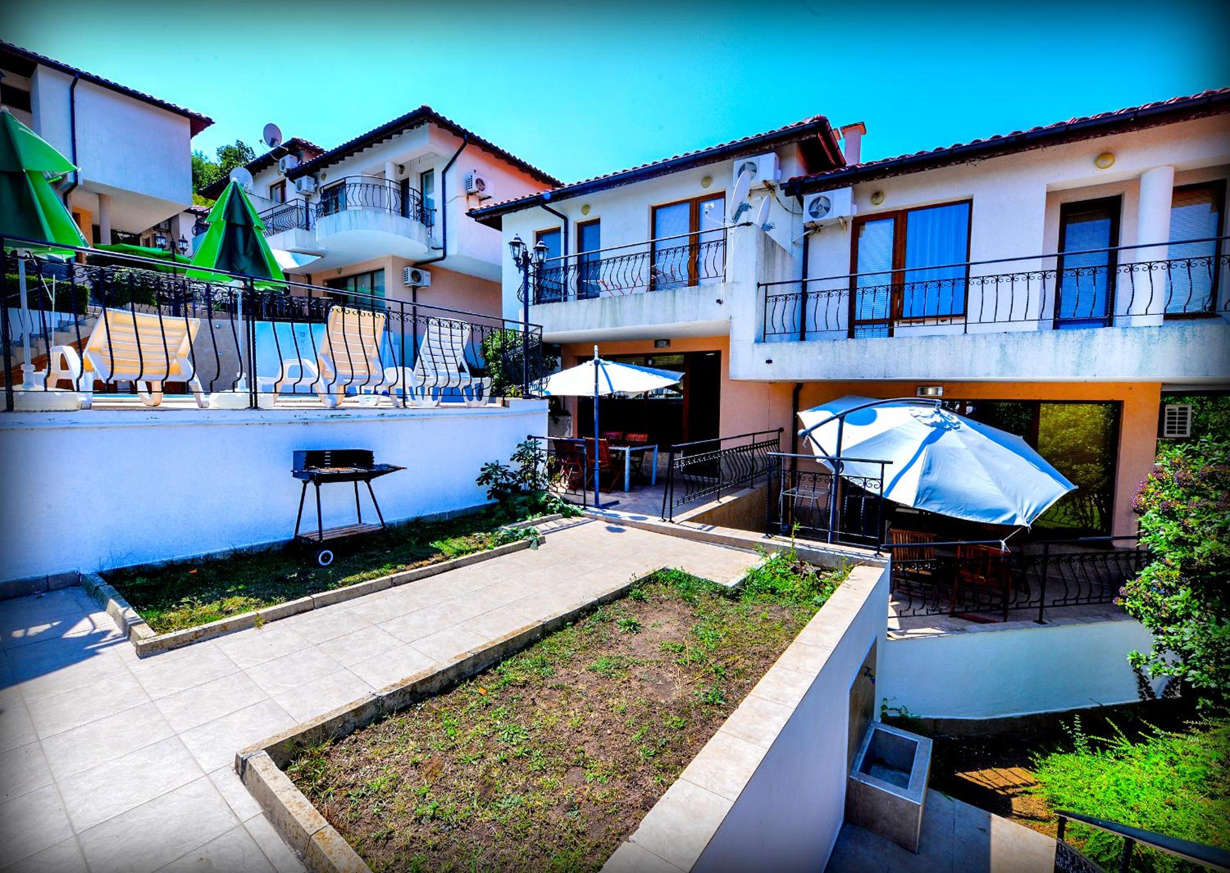 Three-Bedroom Villa photo 2