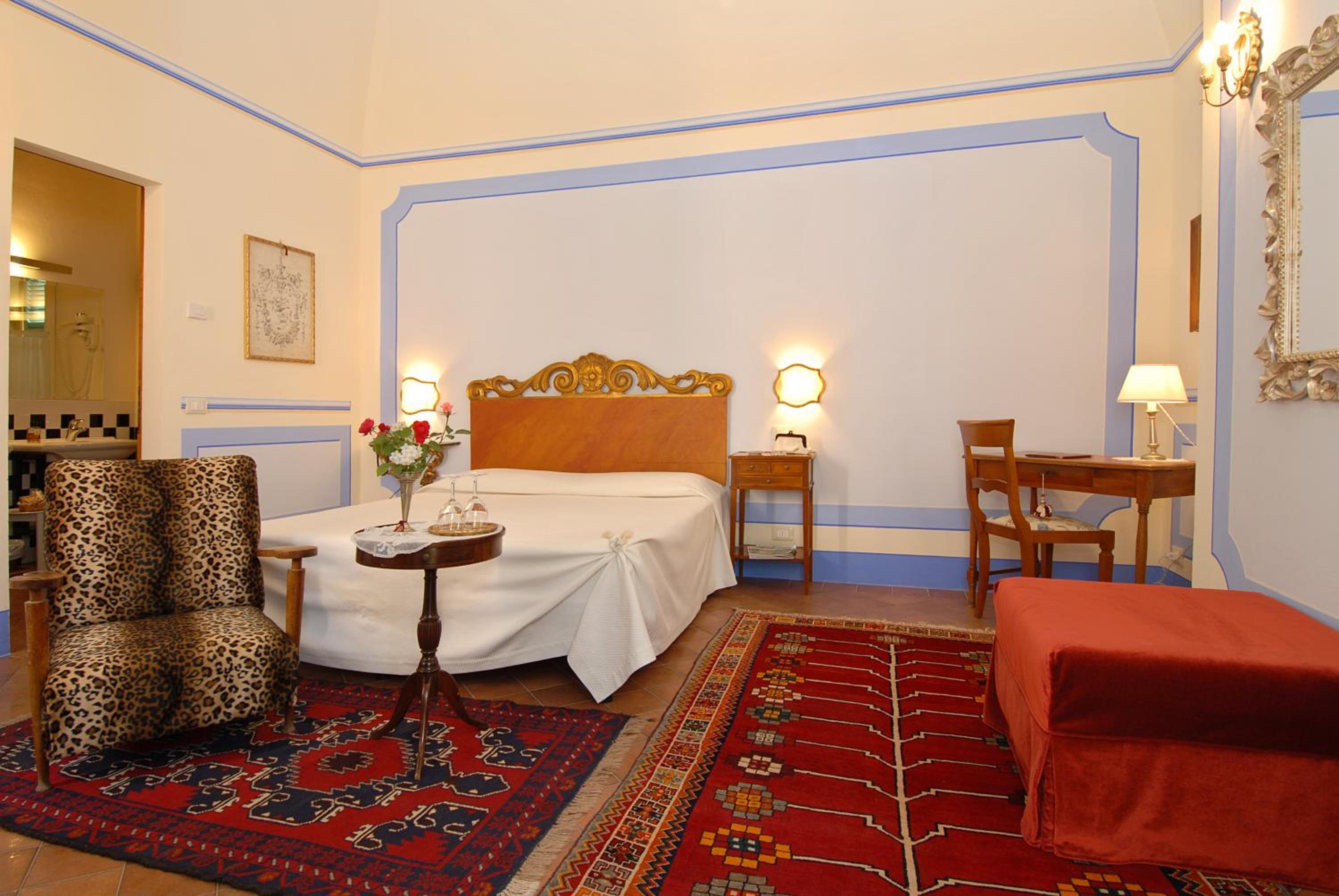 Double or Twin Room - Photo 13