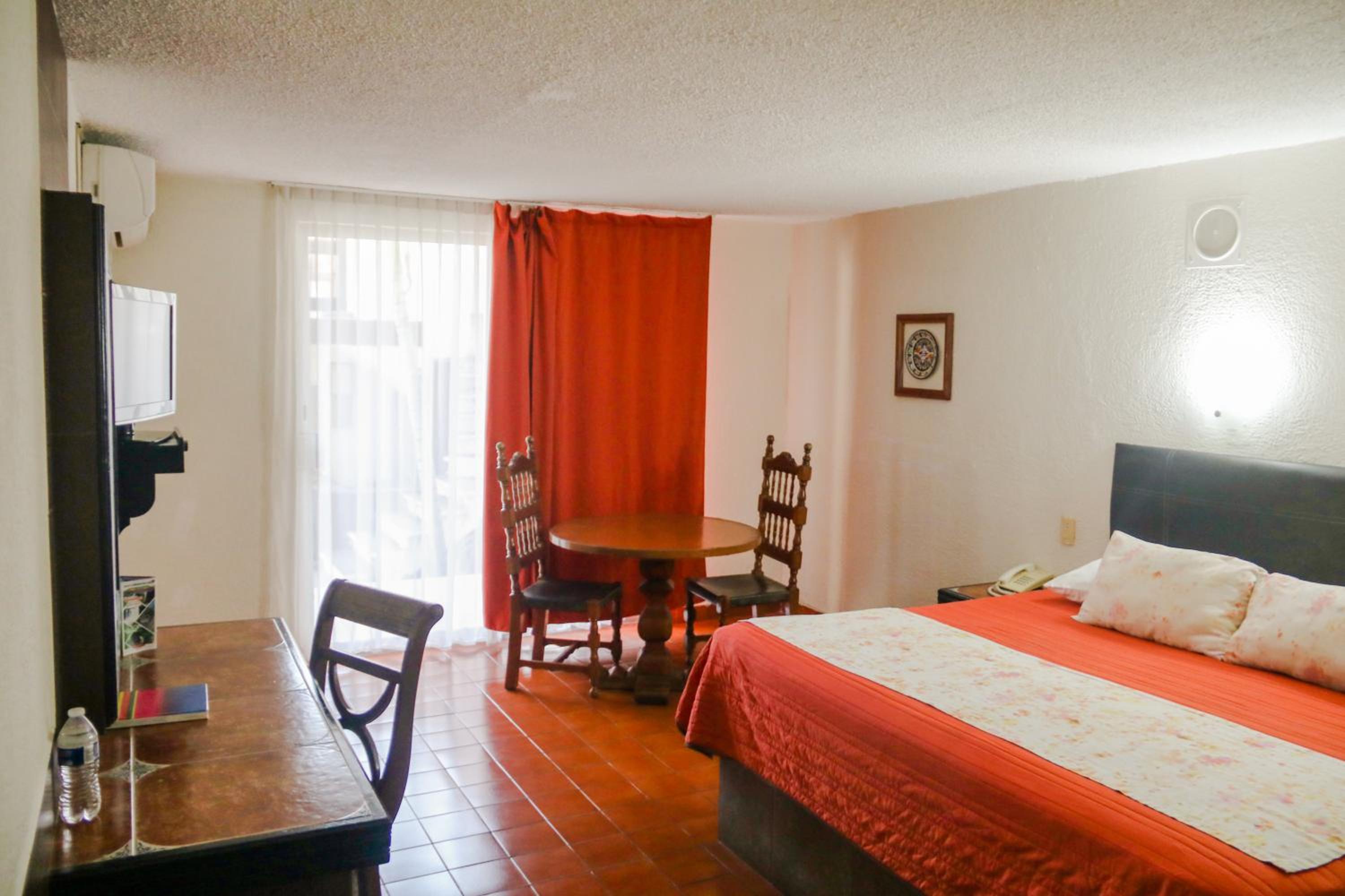 Standard King Room photo 2