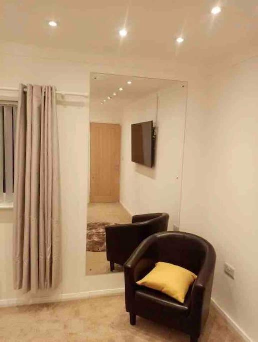 Five-Bedroom House photo 1