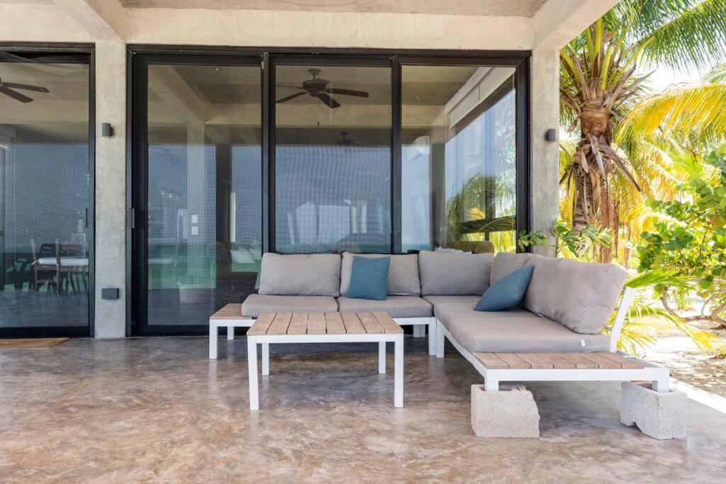 Villa photo 2