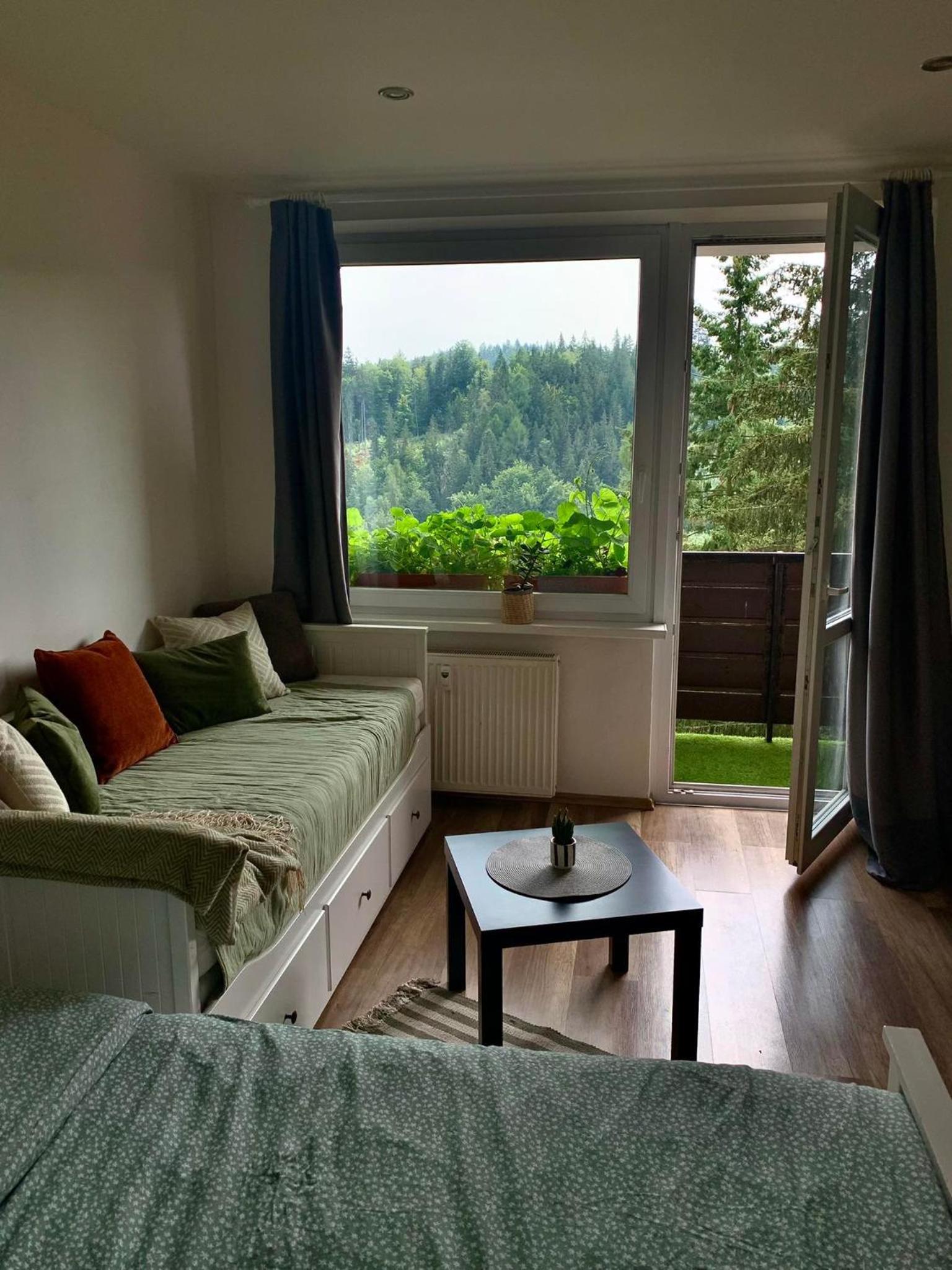 One-Bedroom Apartment photo 1
