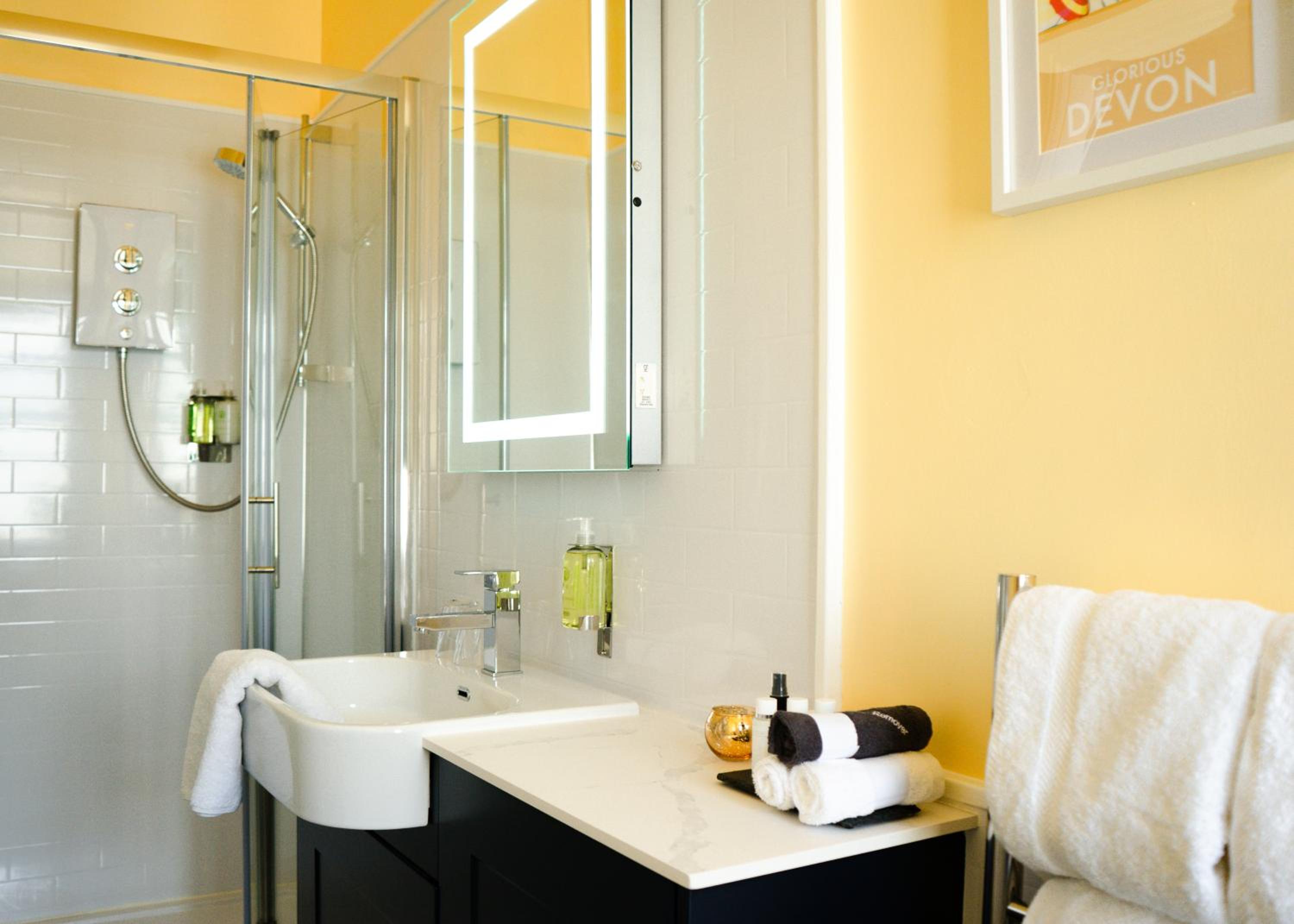 Standard King Room - Photo 7