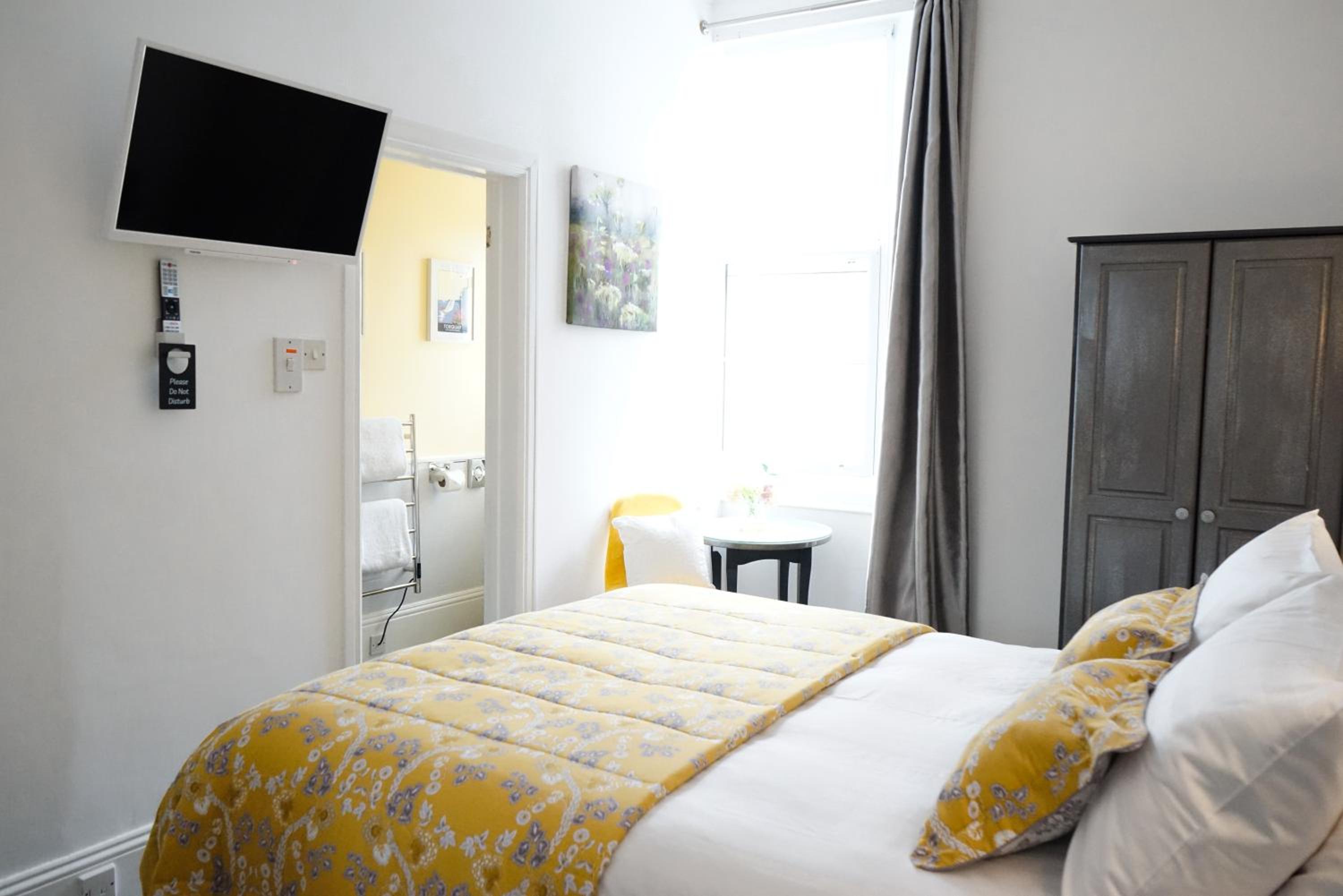Standard King Room - Photo 19