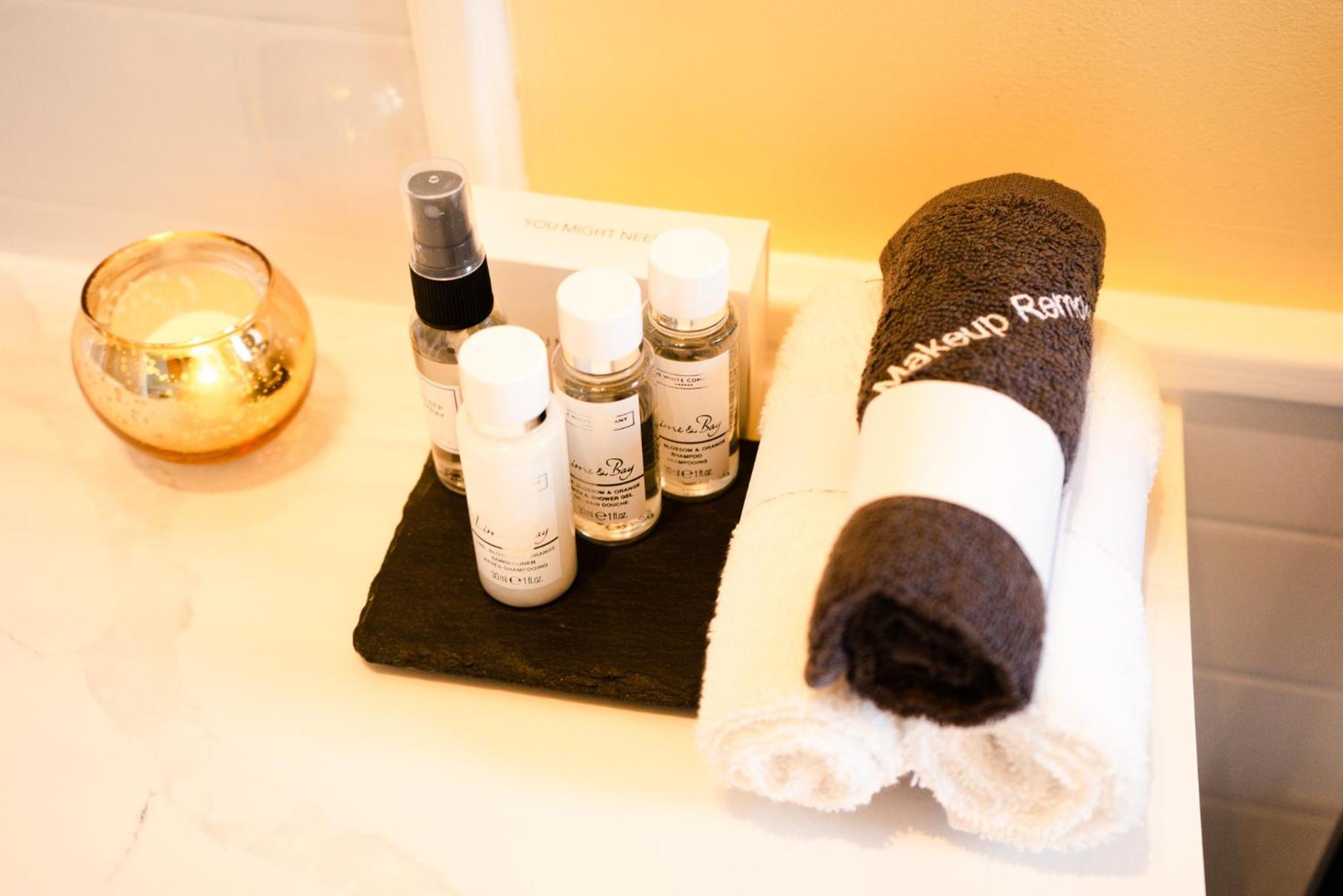 Standard King Room - Photo 6