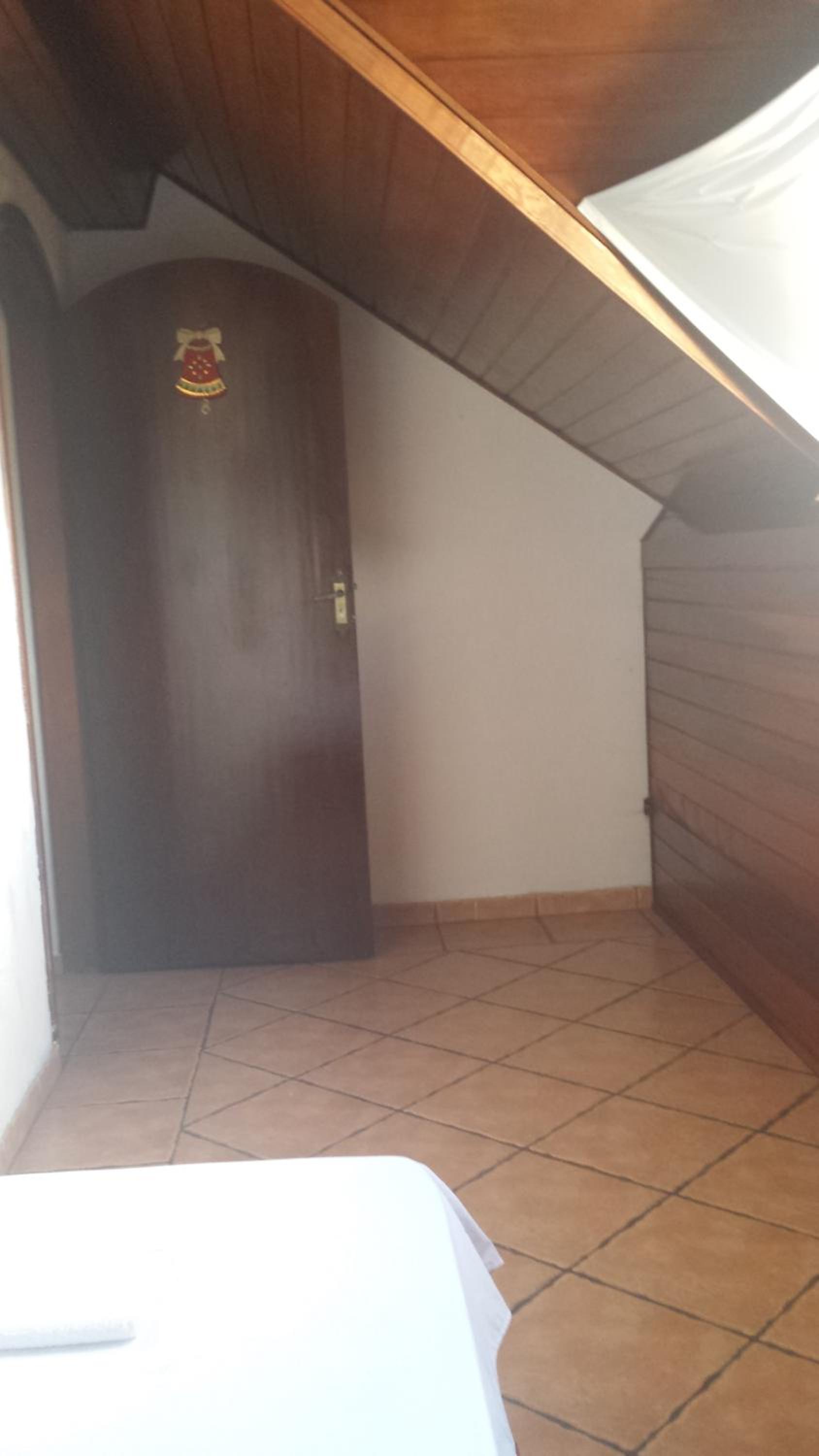 Single Room with Shared Bathroom photo 2