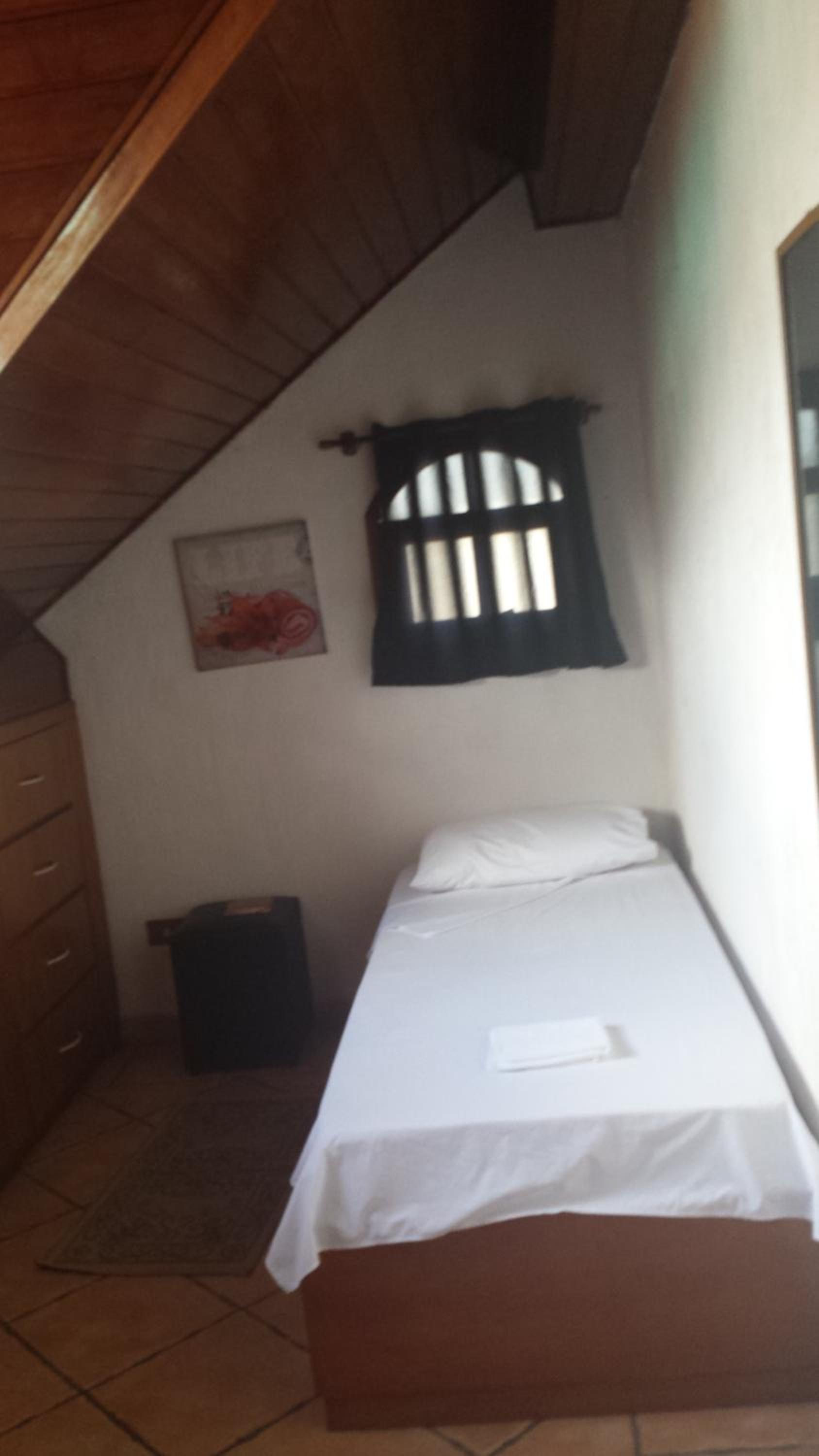 Single Room with Shared Bathroom photo 3