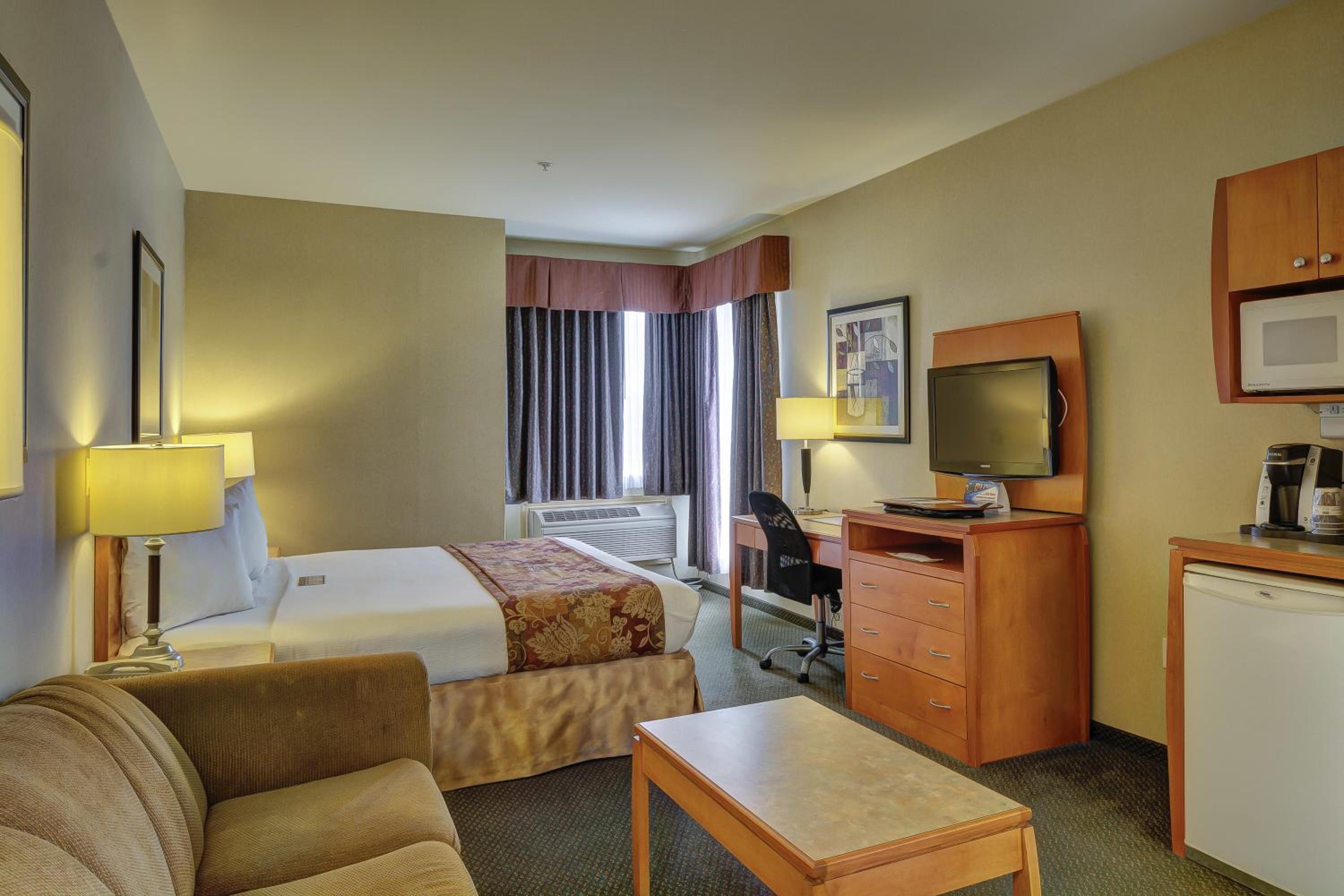 King Room with Sofa Bed - Non-Smoking - Photo 7