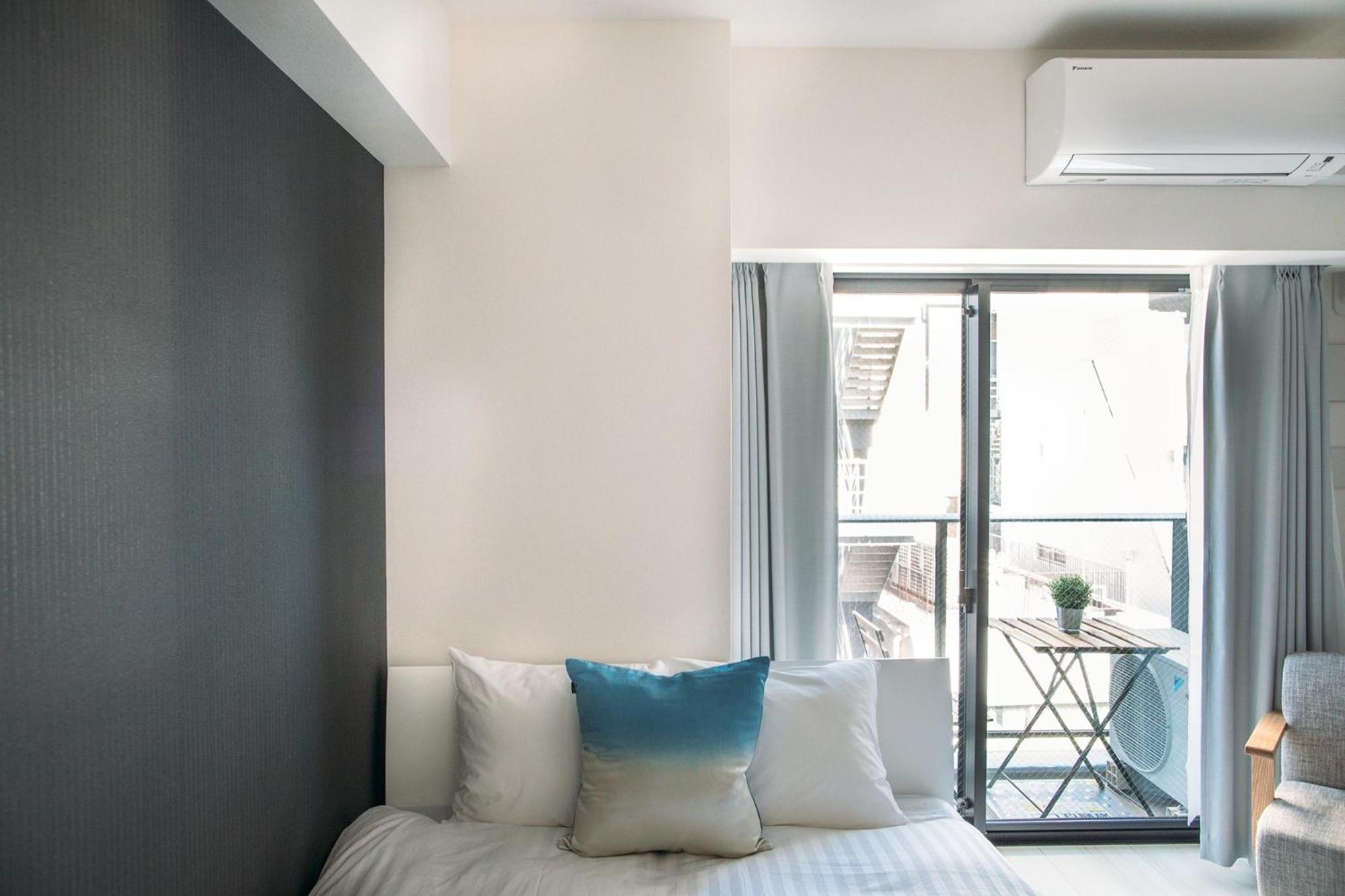 Studio Apartment thumbnail 5