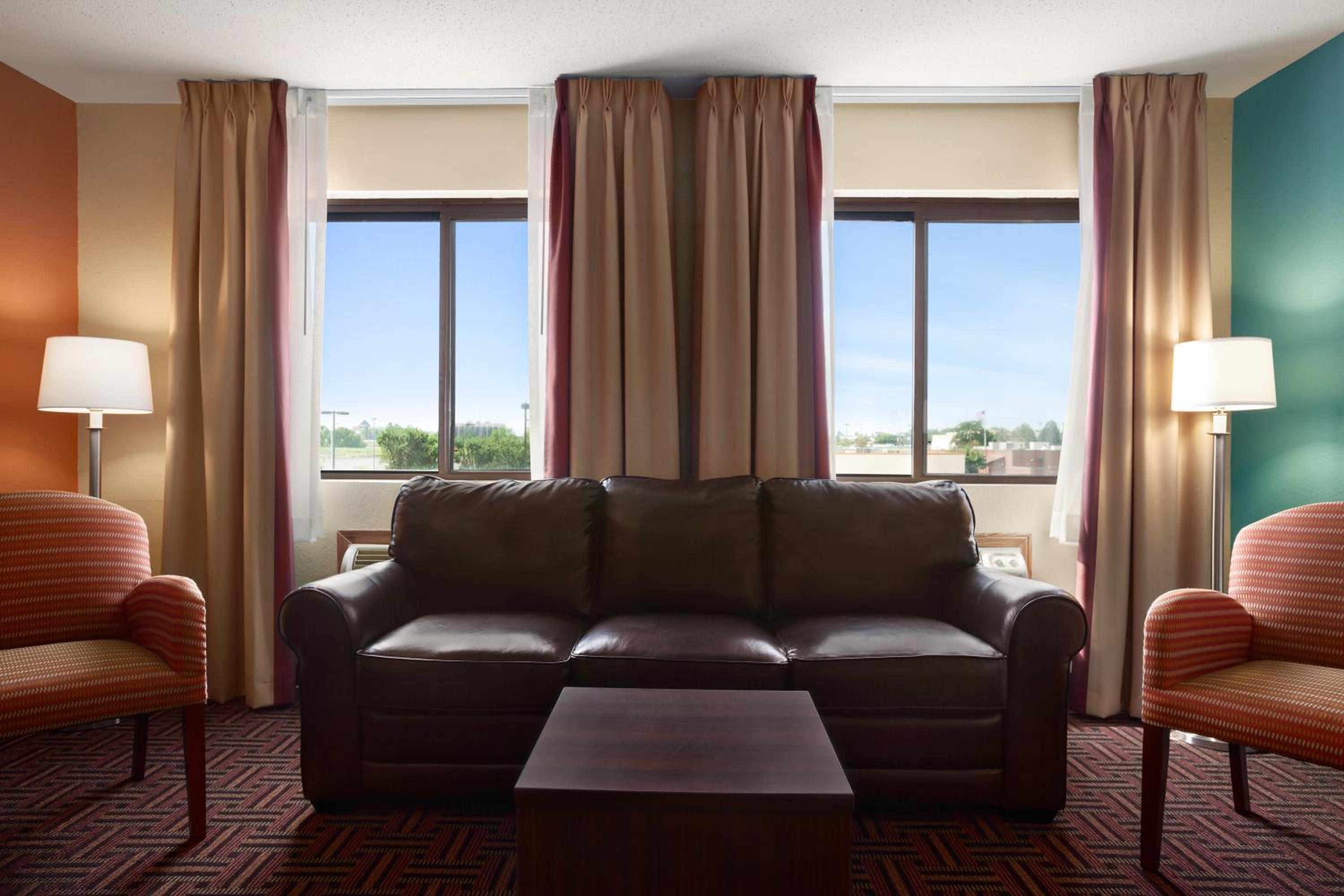 1 King Bed, Studio, Suite, Non-Smoking - Photo 5