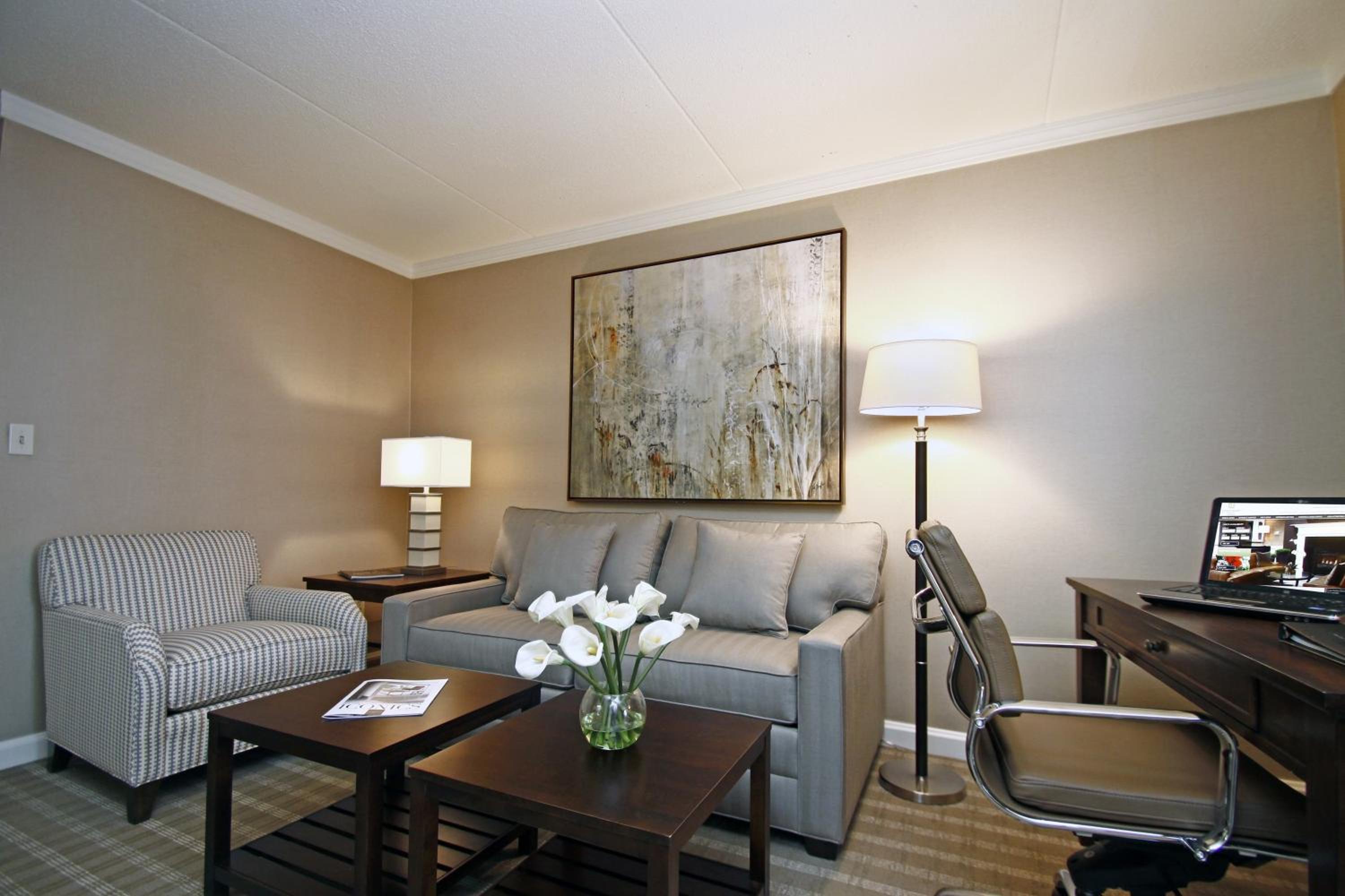 King Suite Non-Smoking photo 2