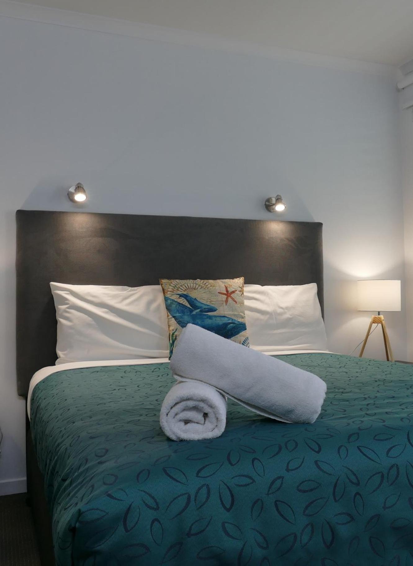Deluxe King Room - Photo 2