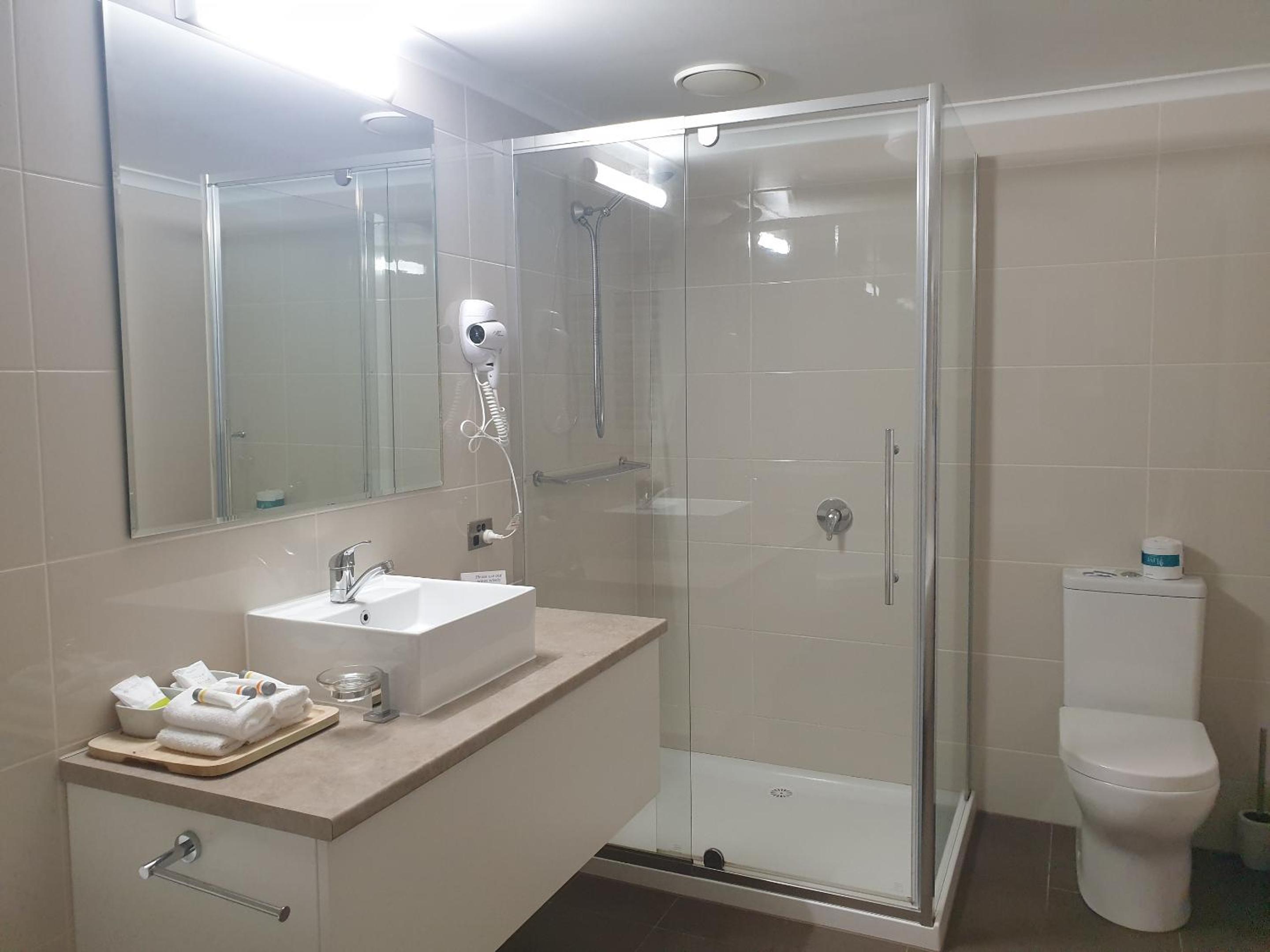 King Room with Spa Bath - Photo 3