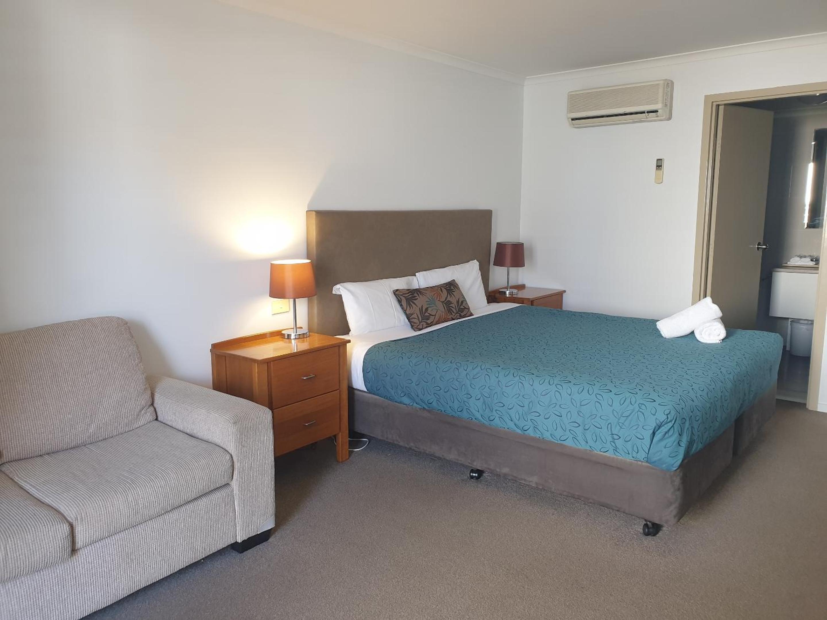 King Room with Spa Bath - Photo 4