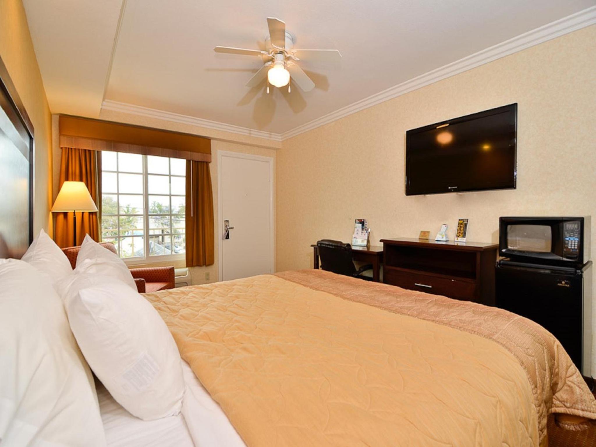 Standard King Room - Non-Smoking  - Photo 11