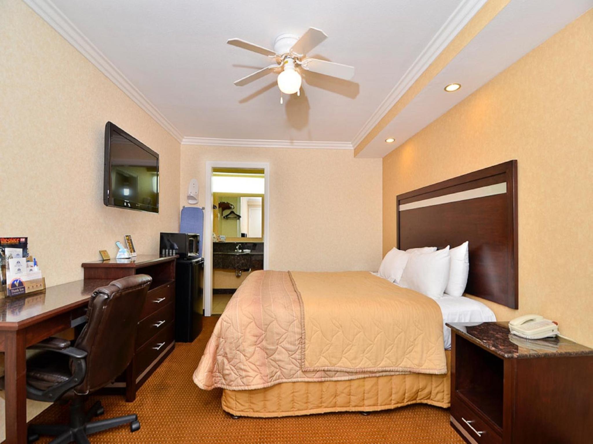 Standard King Room - Non-Smoking  - Photo 4