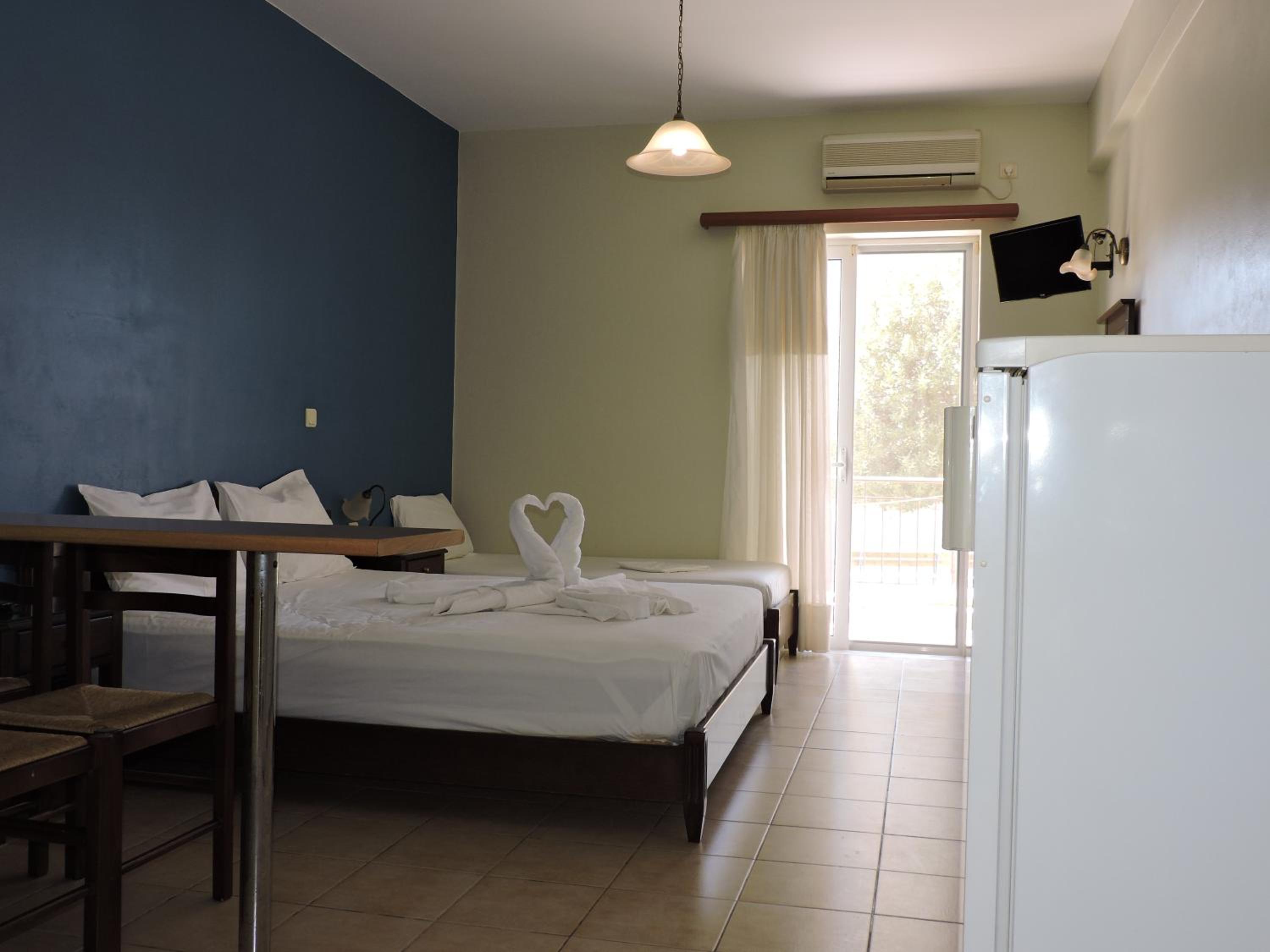 Studio (3 Adults) - Photo 1