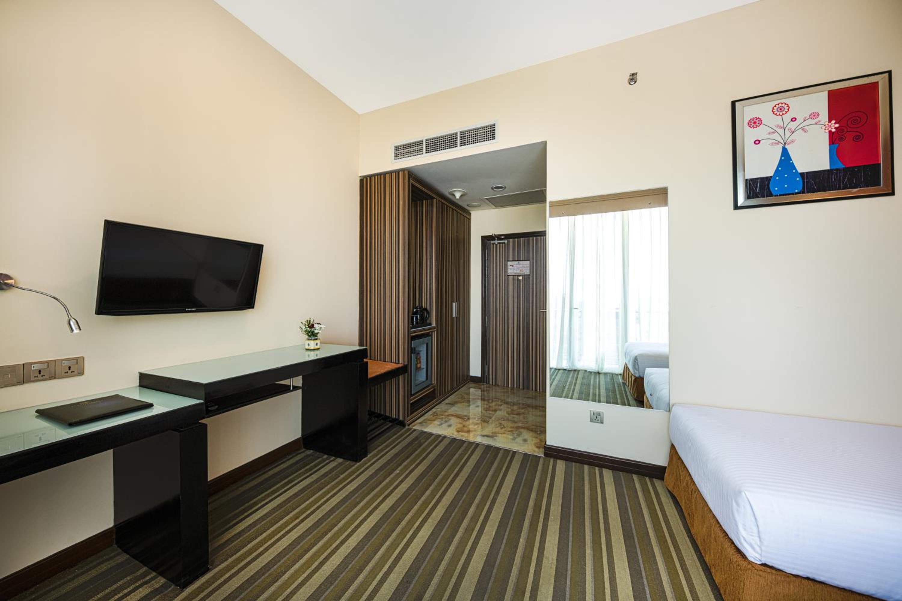 Superior Twin Room with Balcony photo 2
