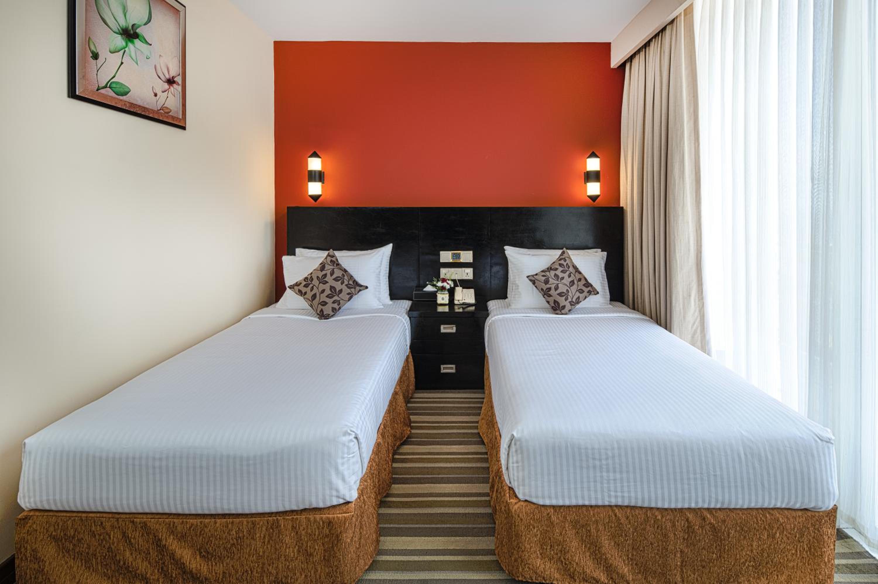 Deluxe Twin Room with Balcony photo 3