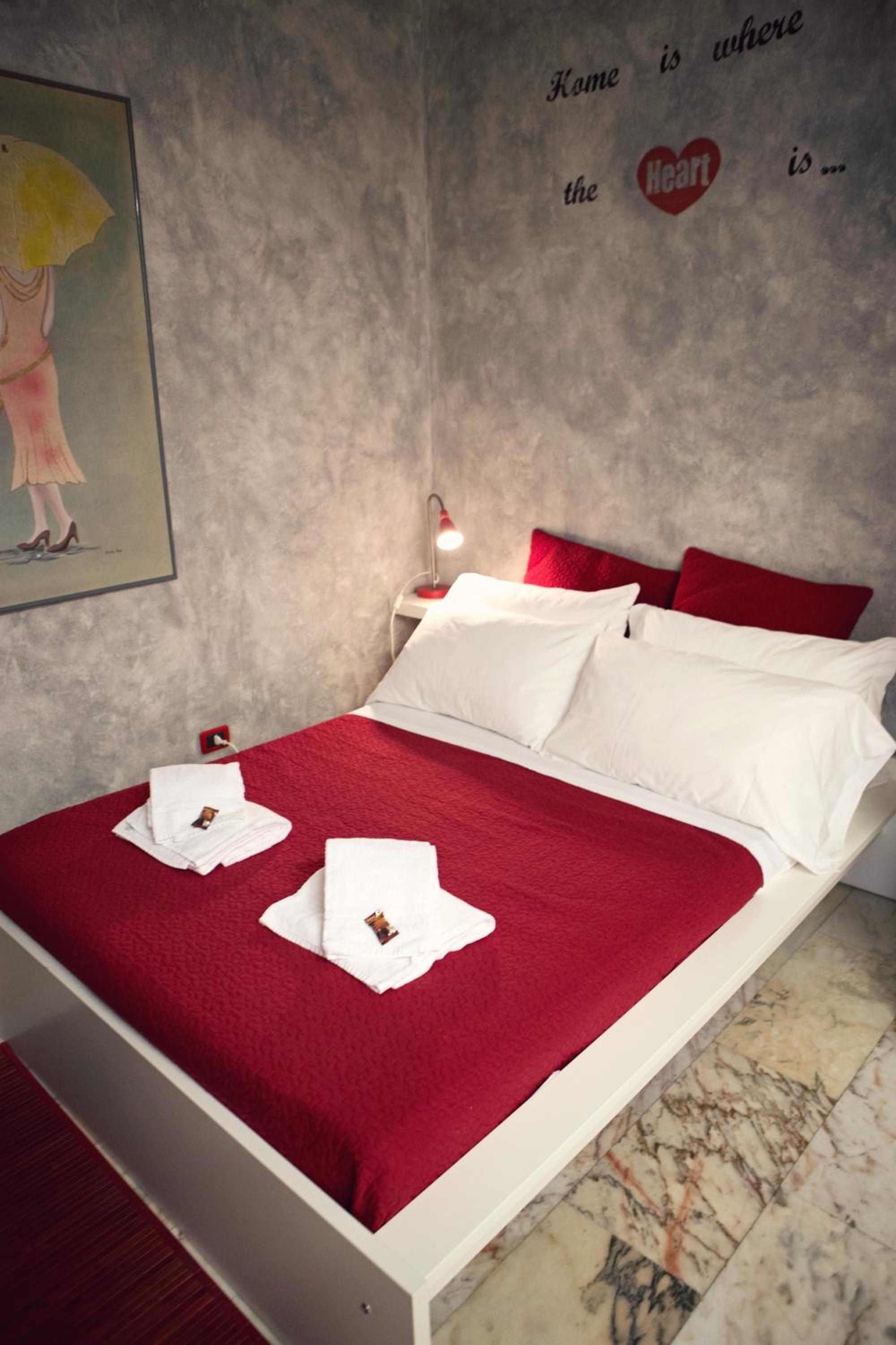 Double Room with Private Bathroom - Photo 10
