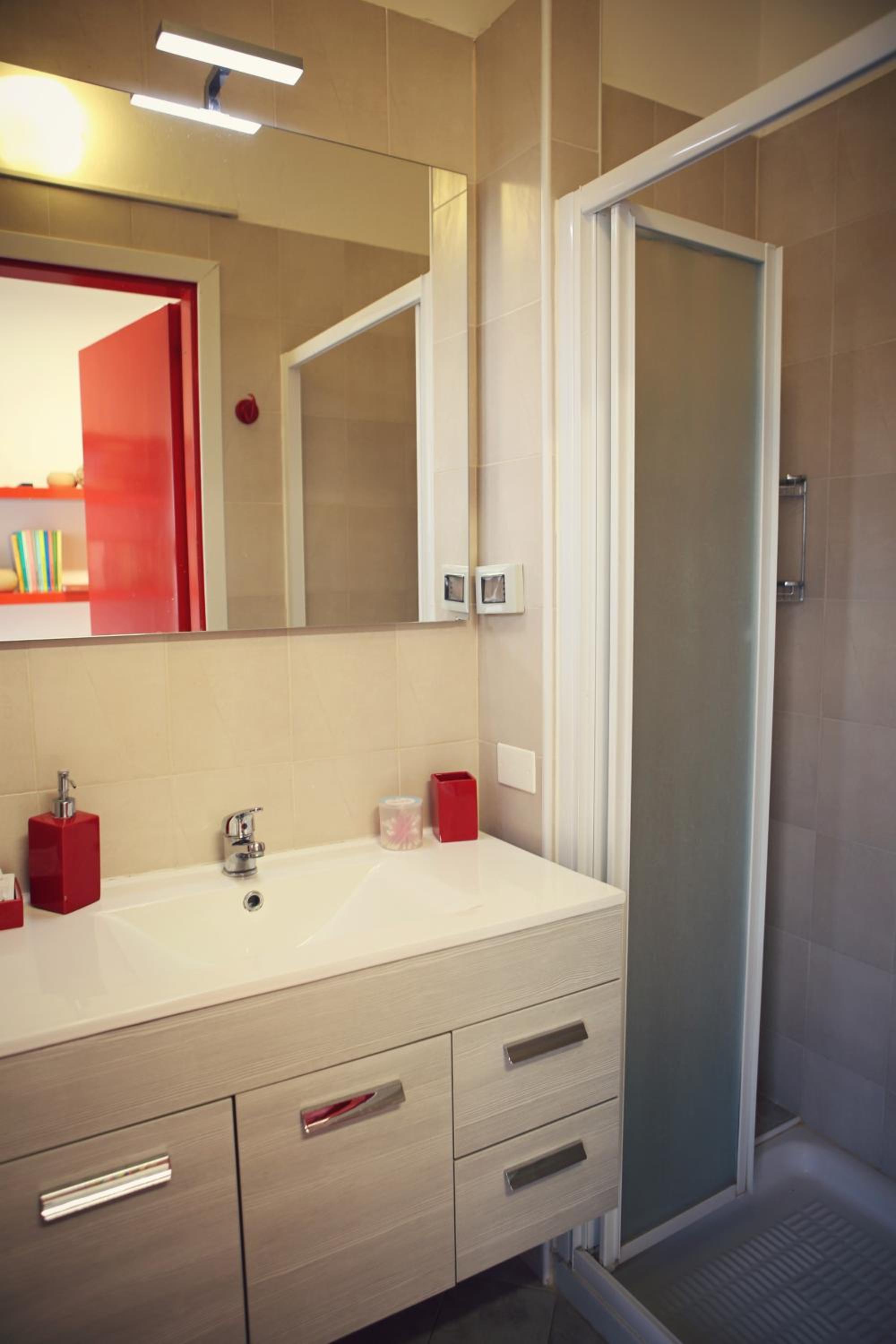 Double Room with Private Bathroom - Photo 6