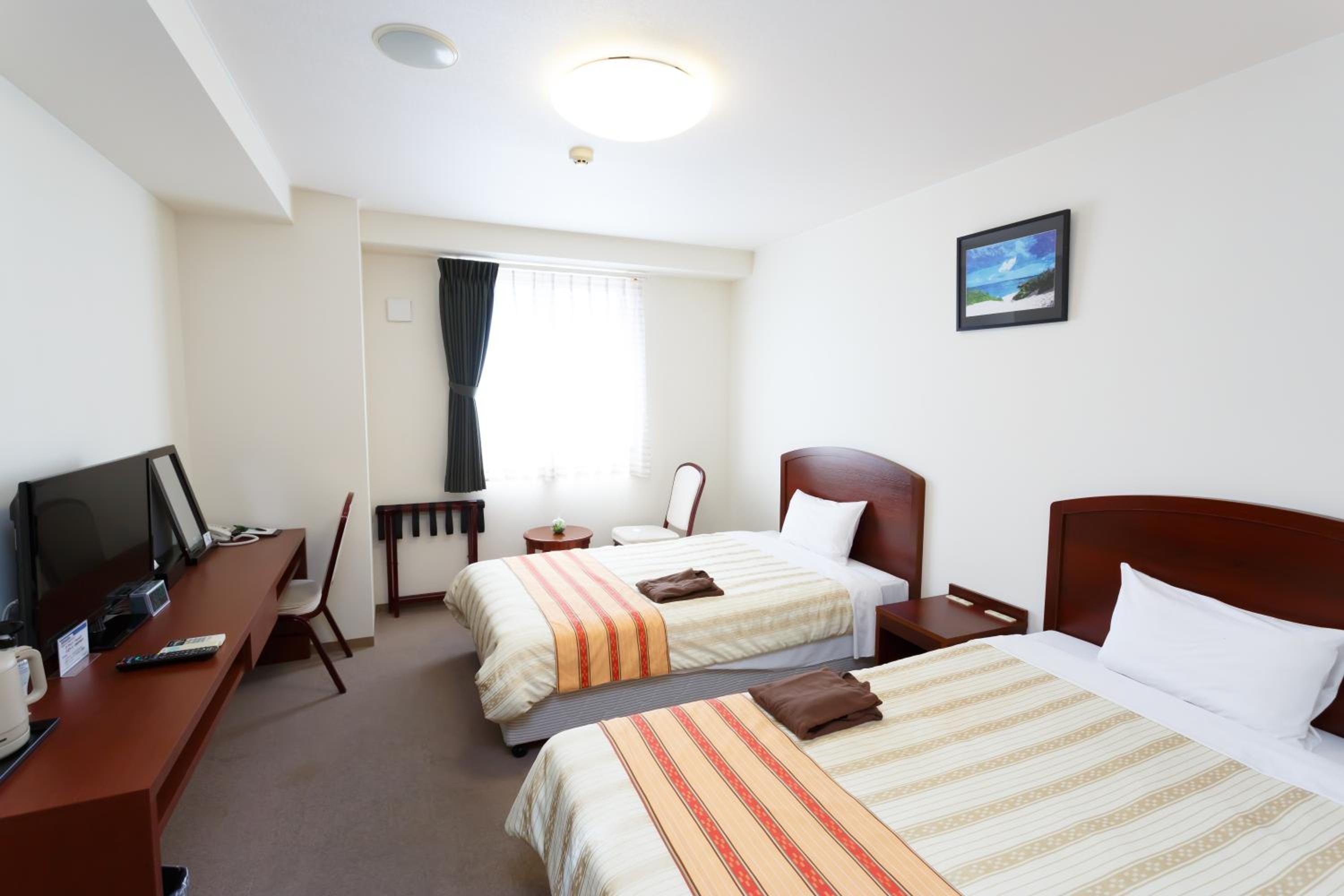 Twin Room - Non-Smoking photo 2